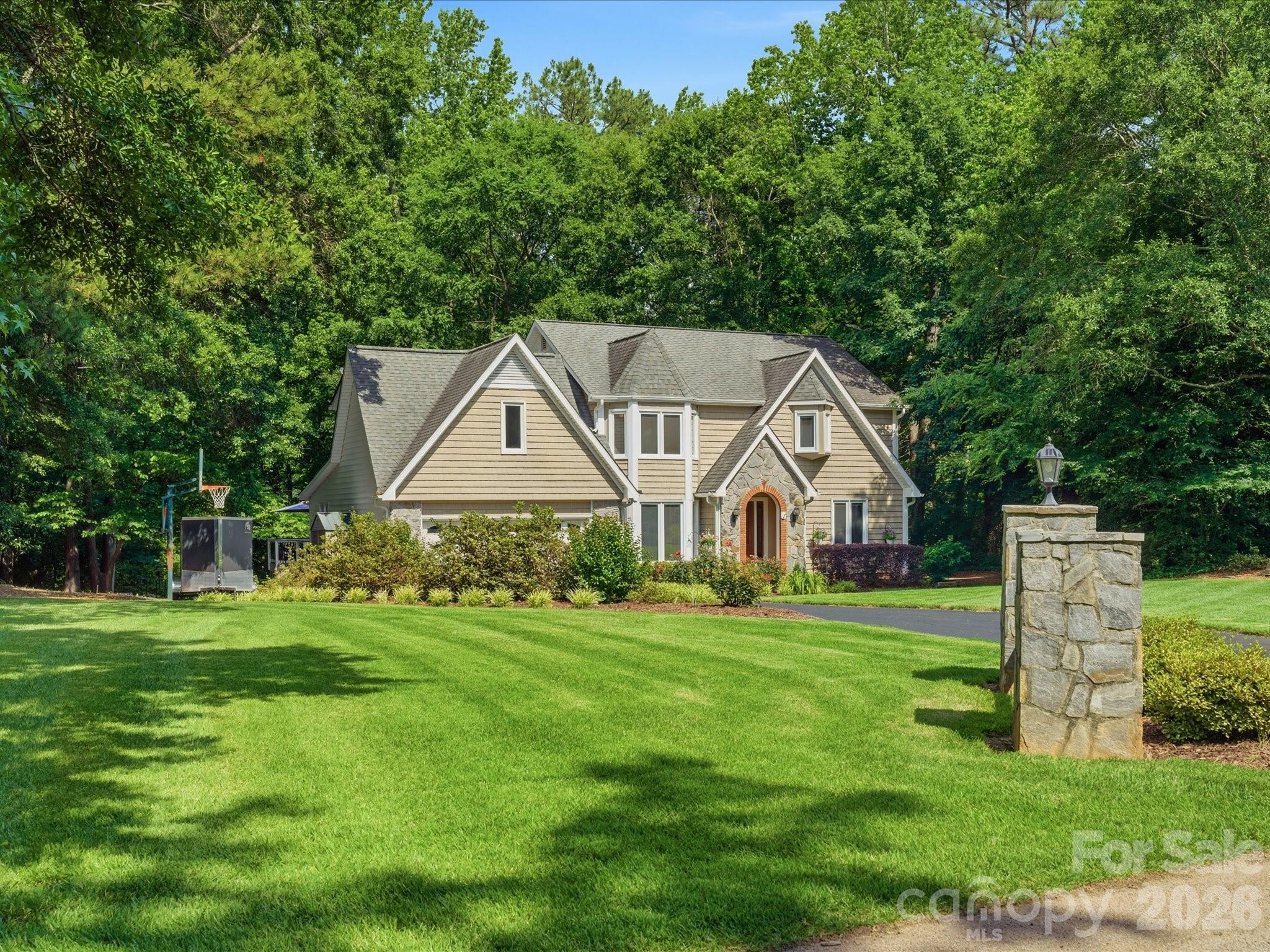 1938 Candlewick Drive