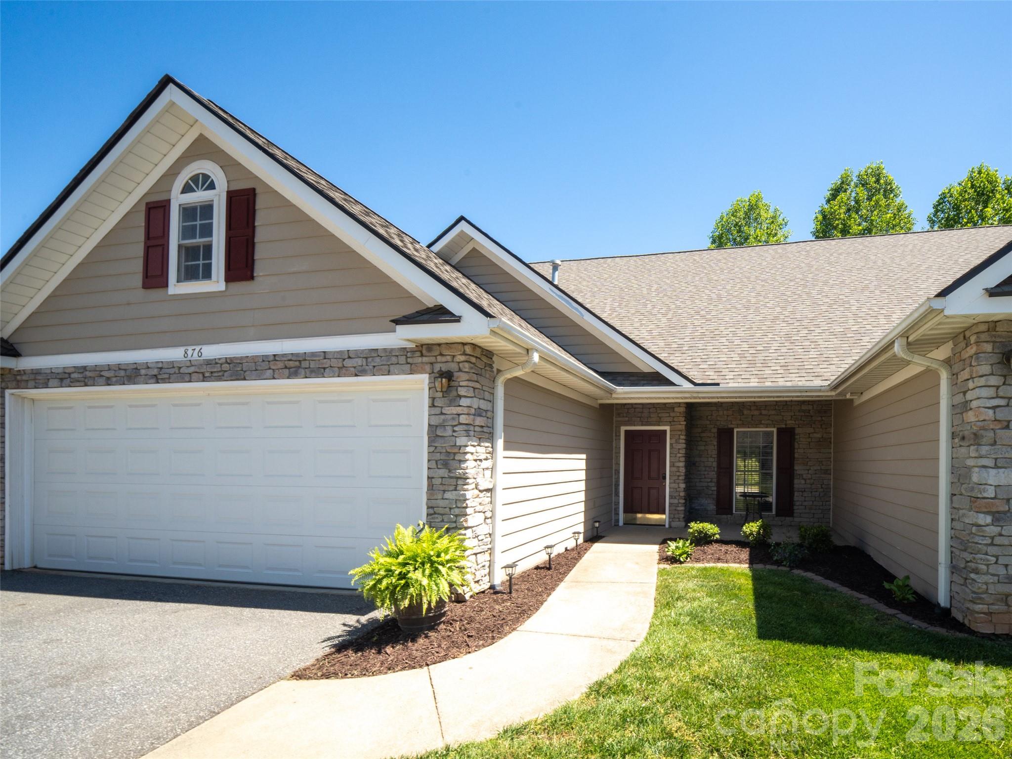 876 W Pointe Drive
