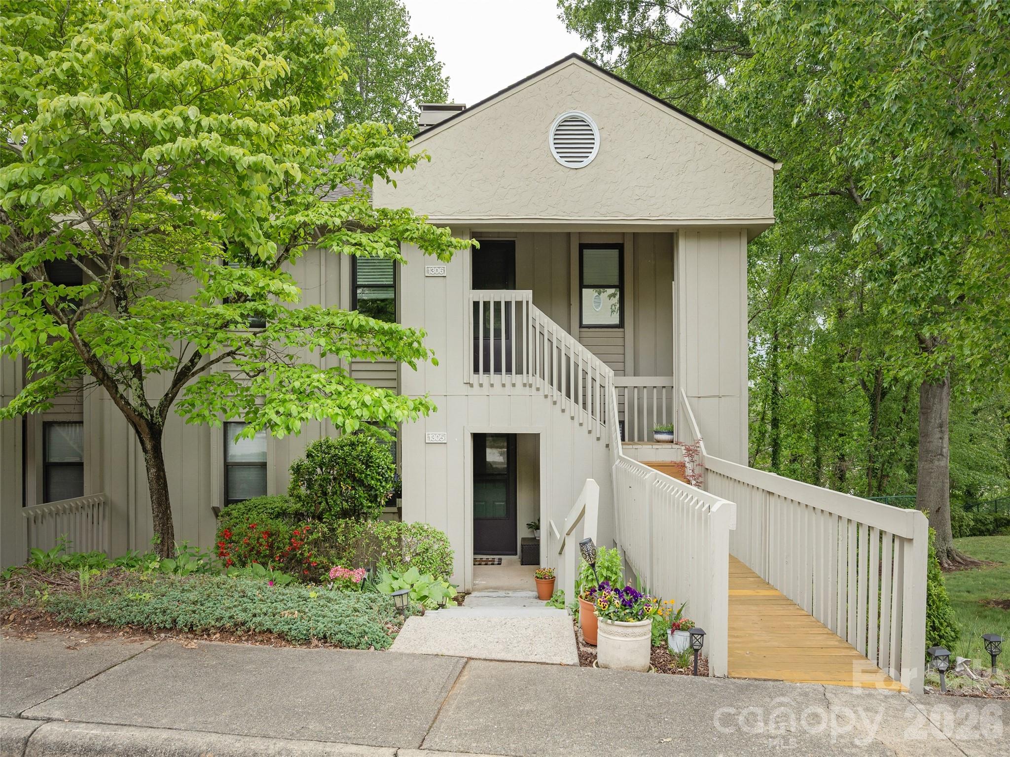 1305 Abbey Circle