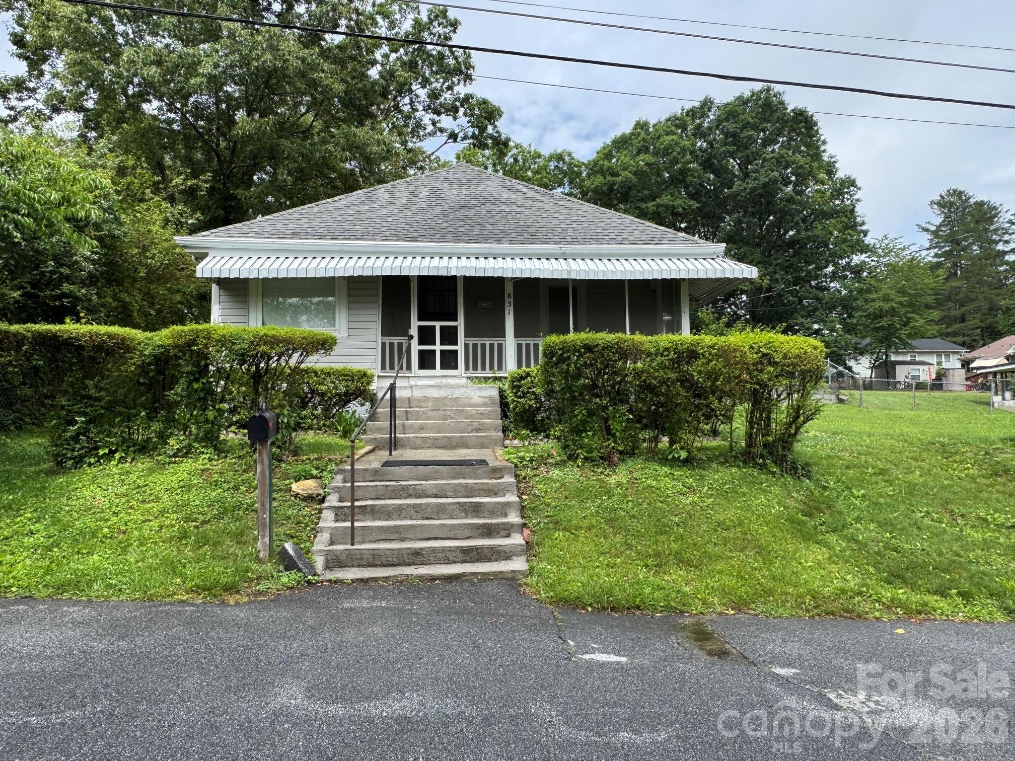 831/833 N Oak Street