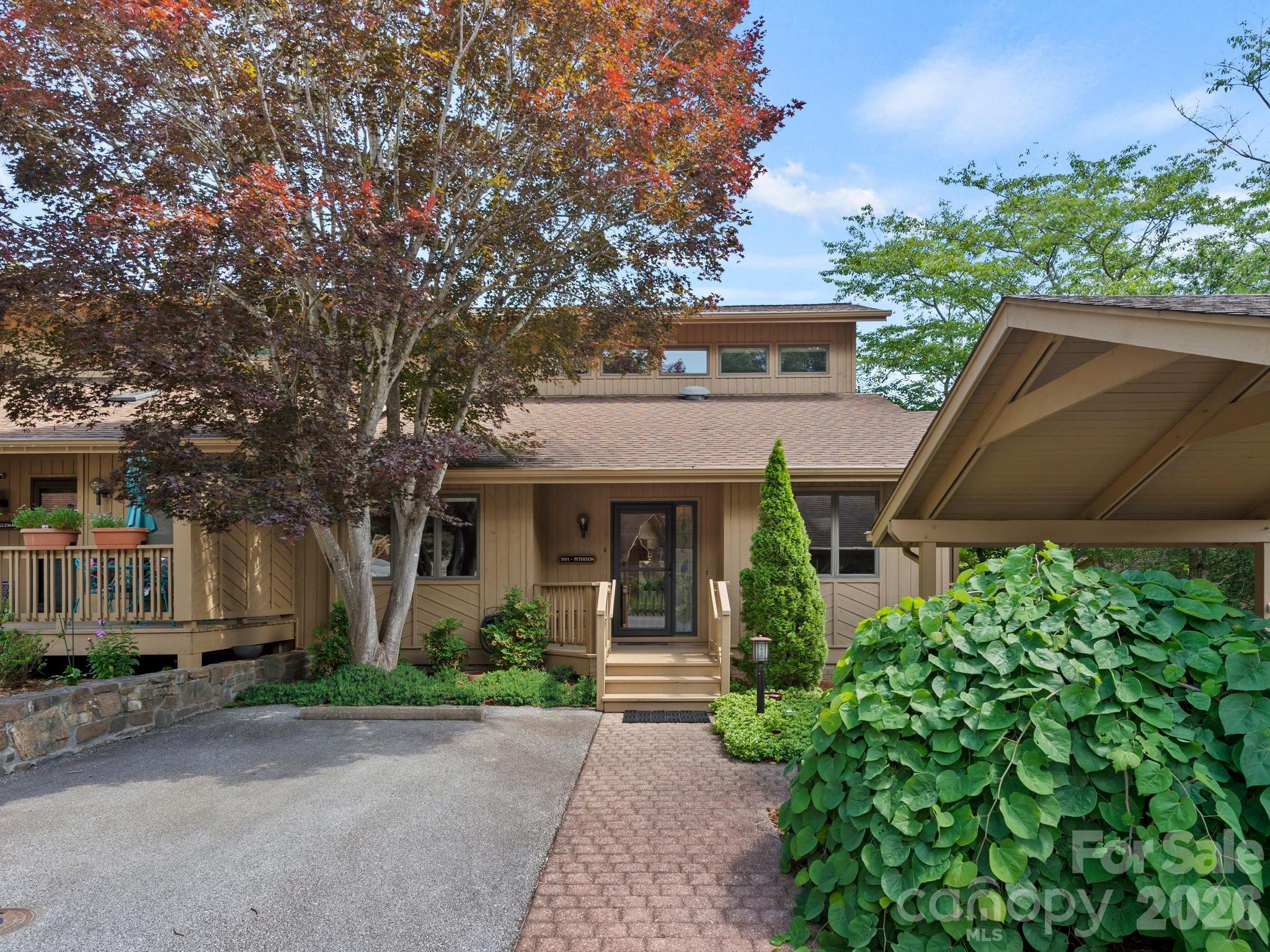 1001 Red Oak Drive