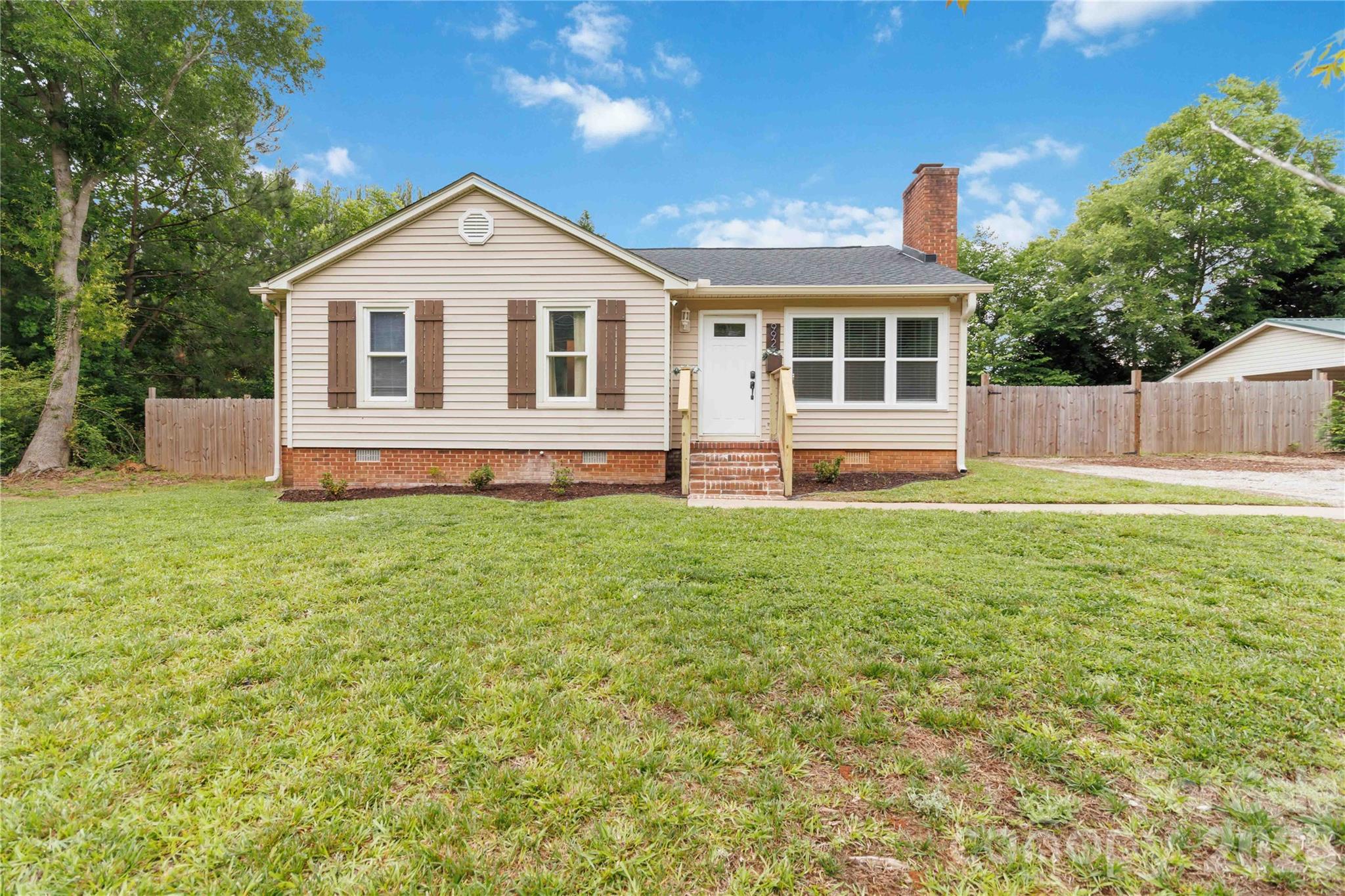 992 Twin Lakes Road