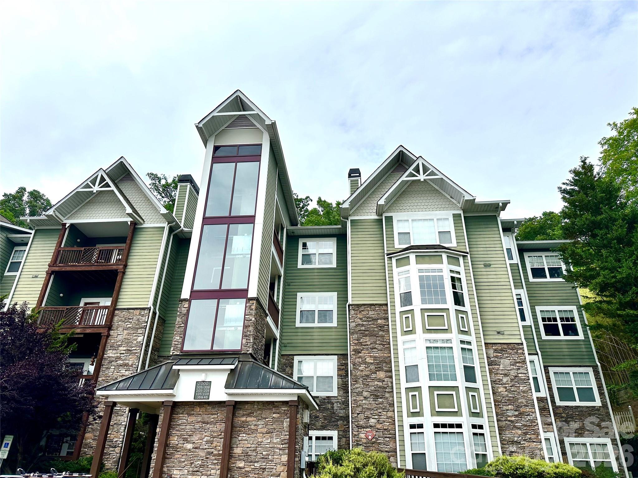 2000 Olde Eastwood Boulevard Unit: 305