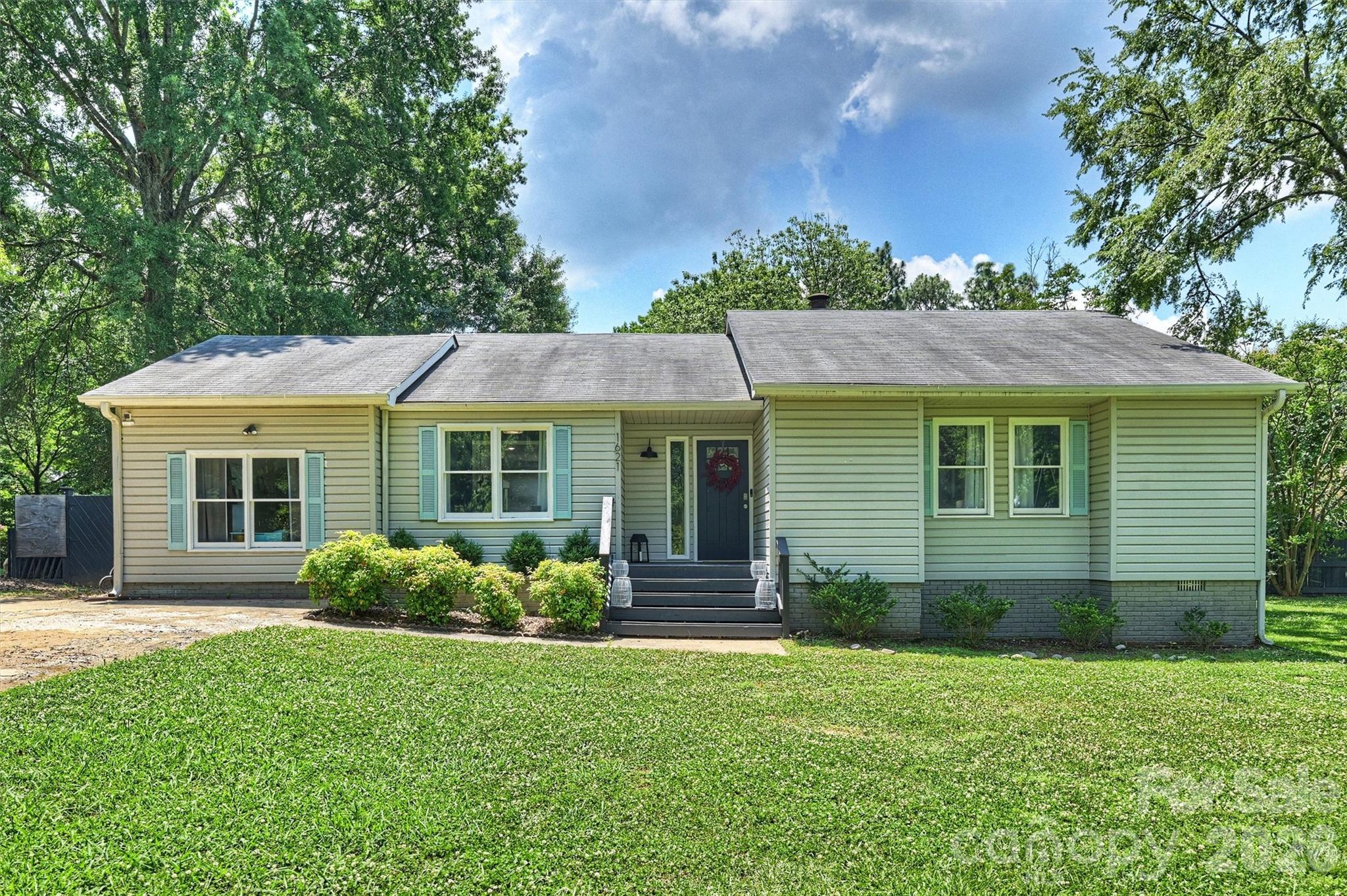1621 Brook Drive