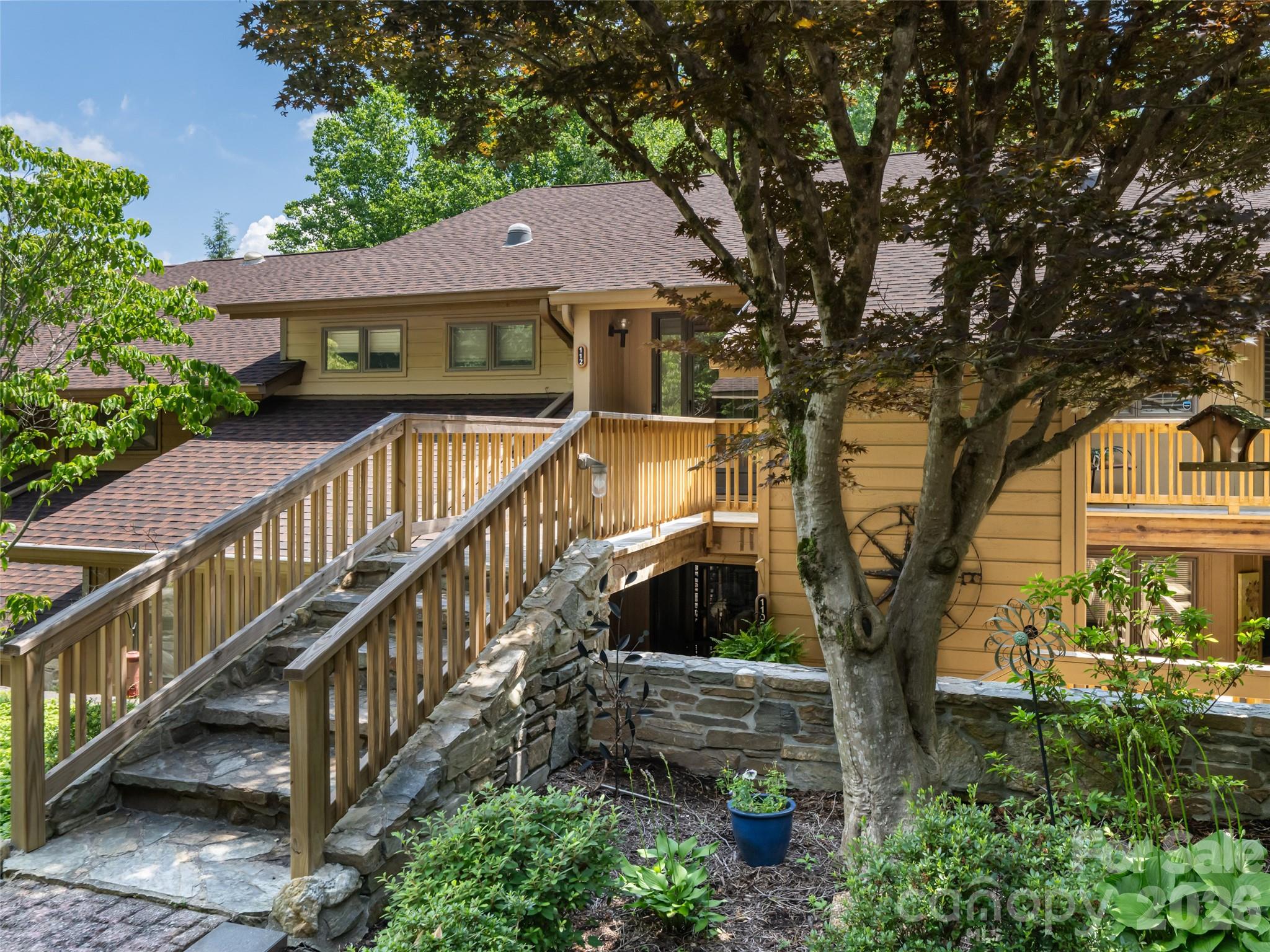 112 Live Oak Lane