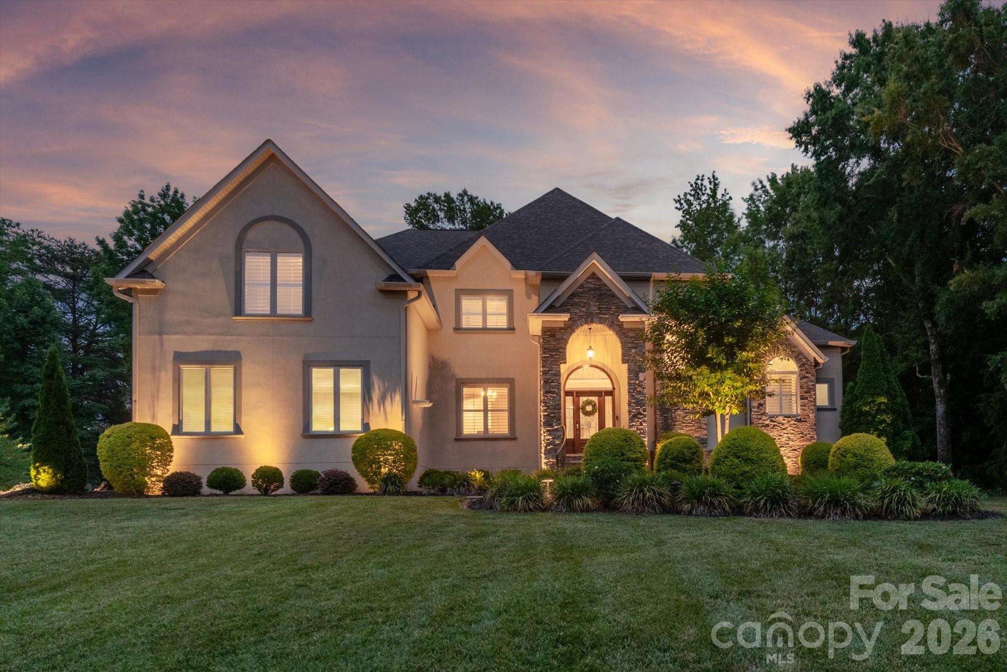 102 Finch Loop