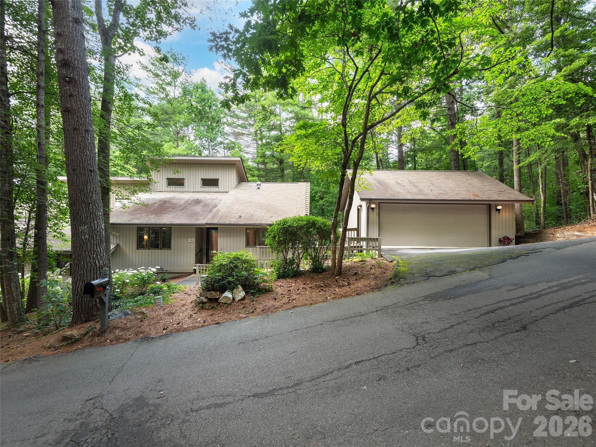 23 Cedarwood Trail Unit: B