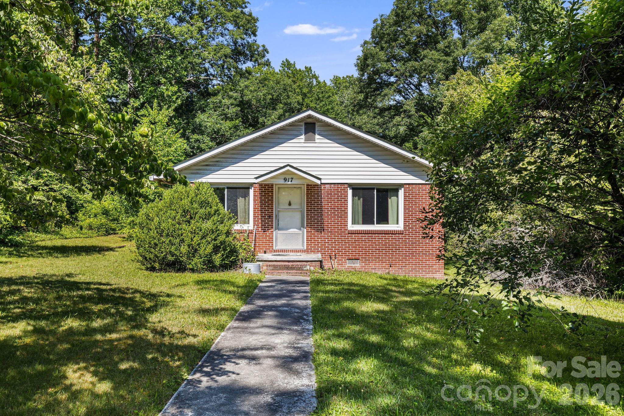 917 Fassifern Court