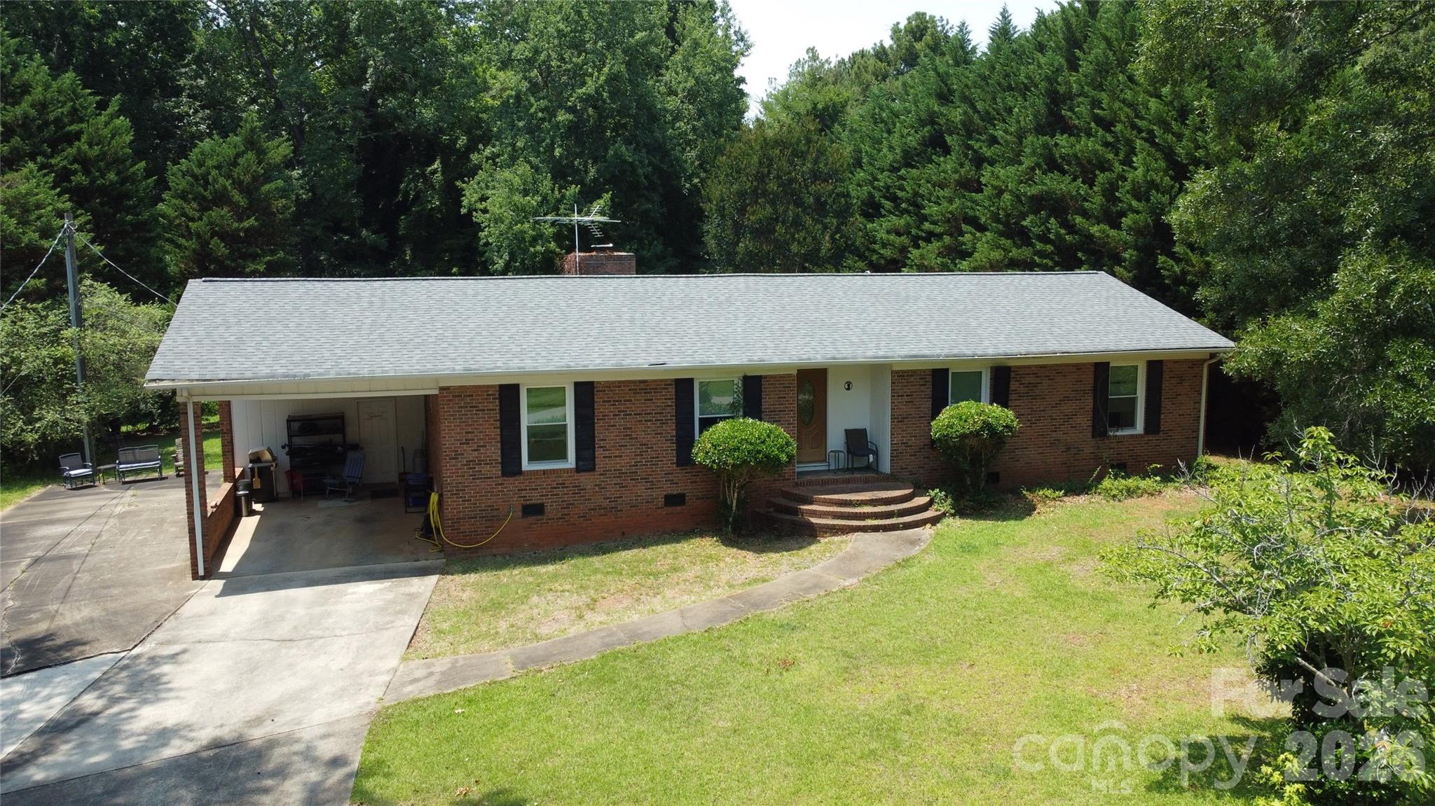 2718 Ridgewood Lane