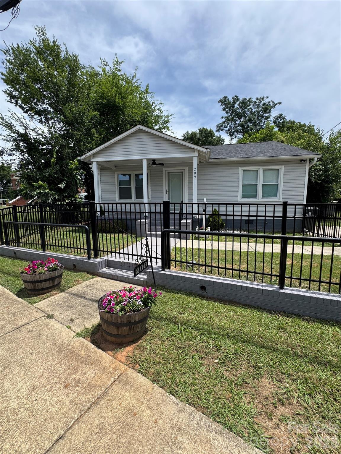 209 Pond Street