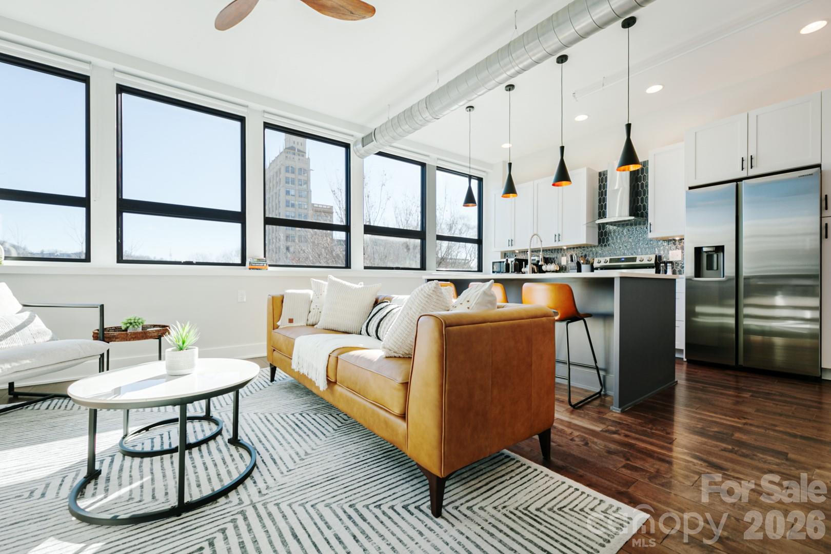 122 College Street Unit: 201
