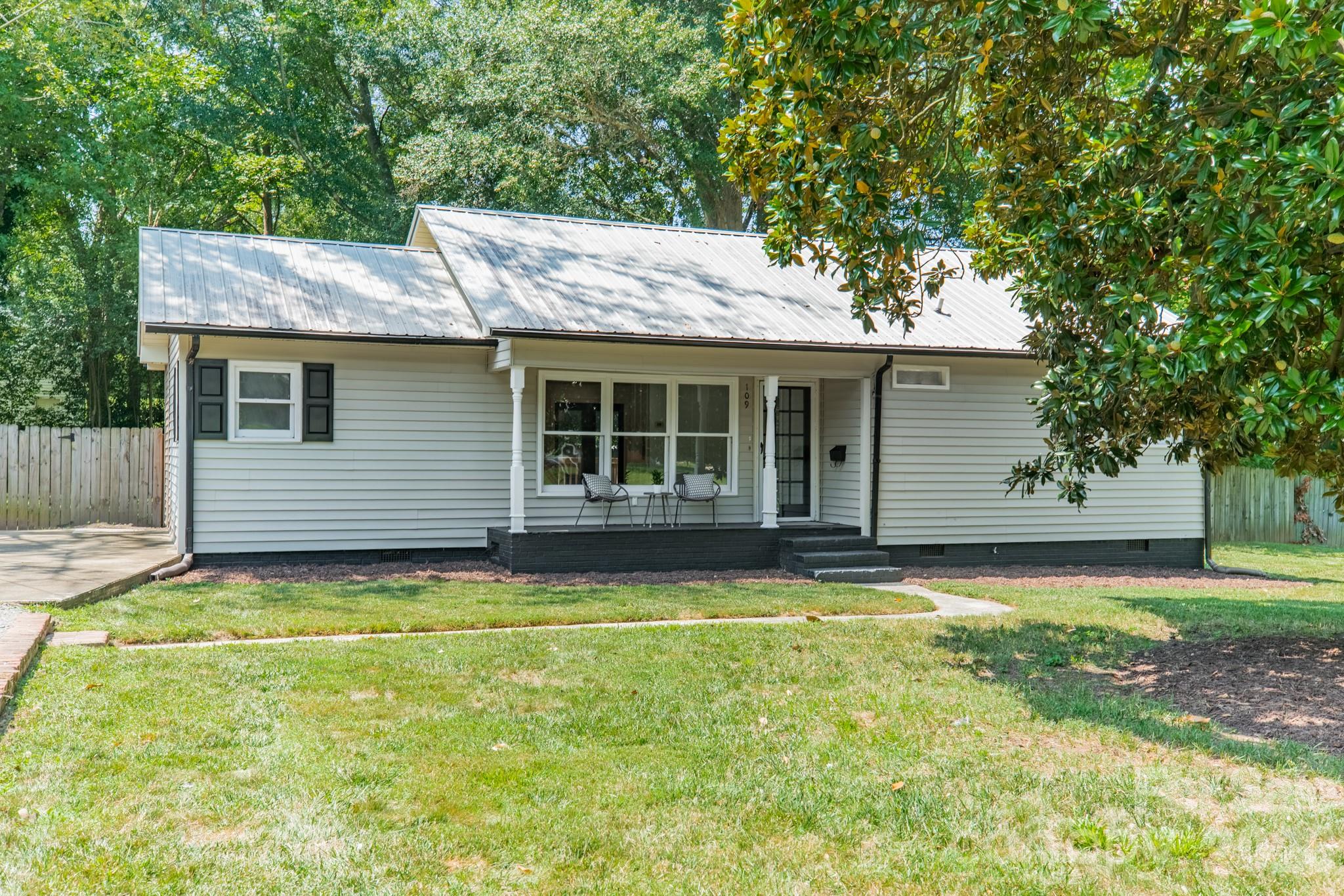 109 W Leroy Street