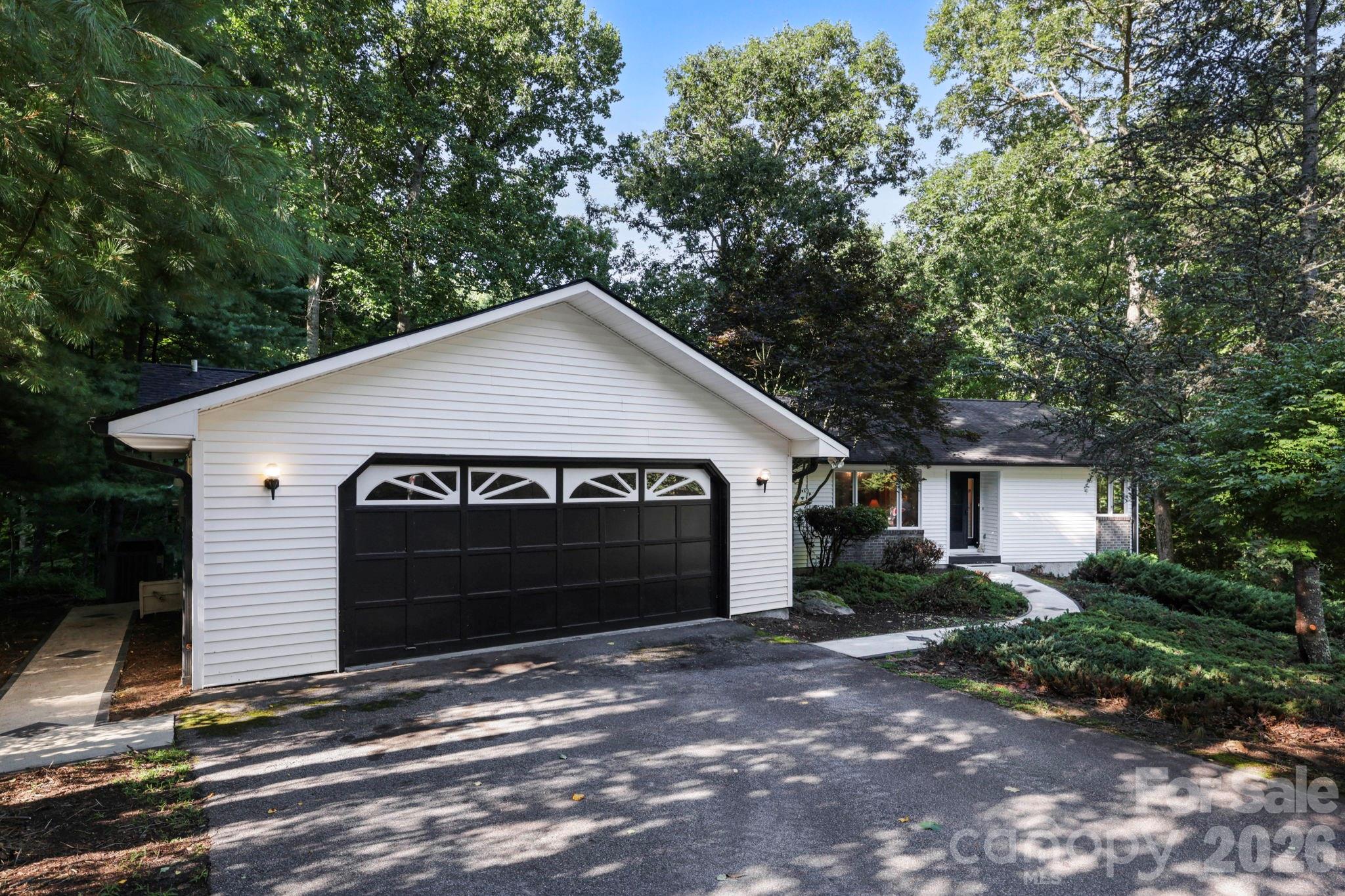 18 E Rosewood Trail