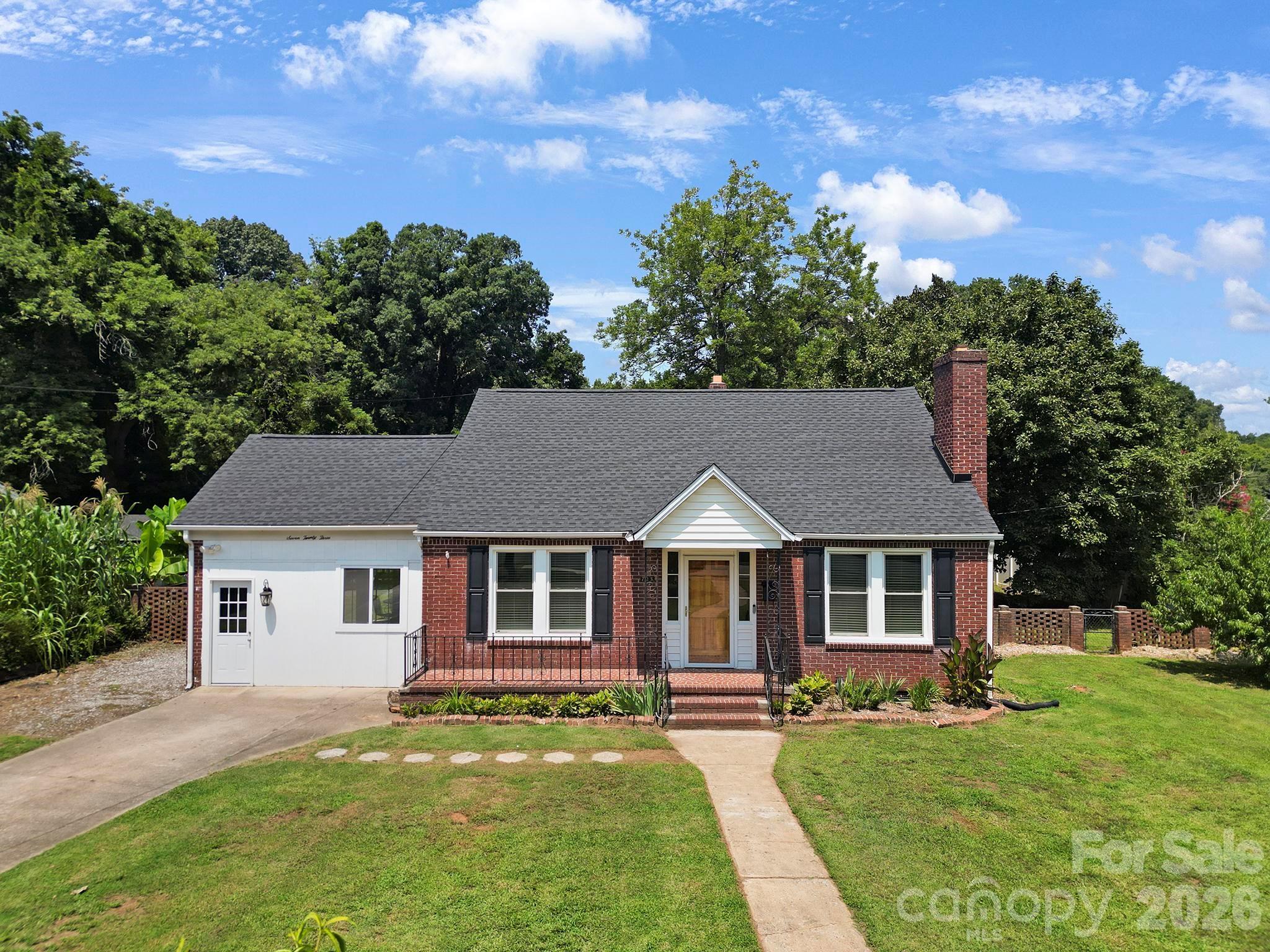 723 N Confederate Avenue