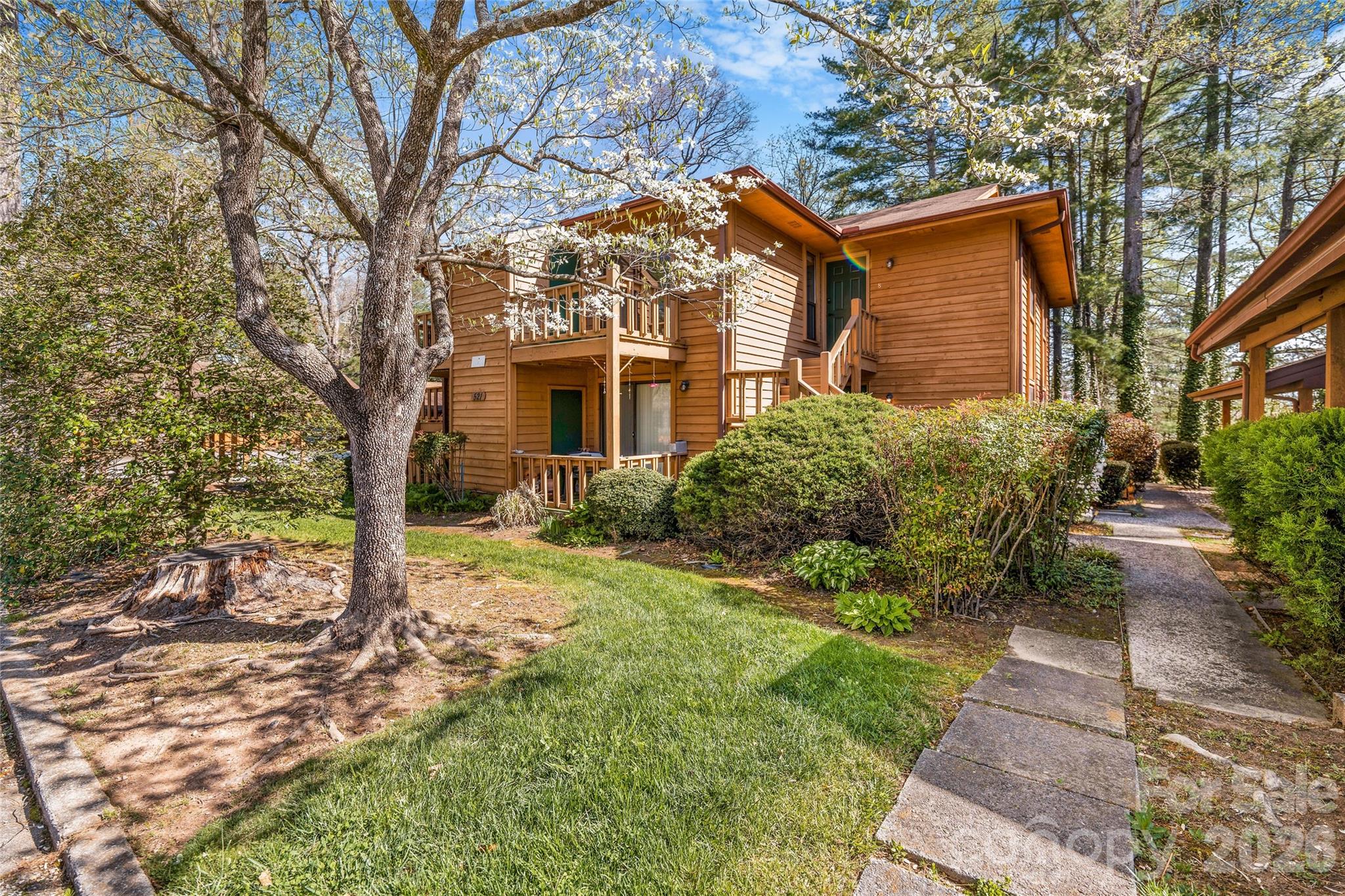 521 Courtwood Lane Unit: 8