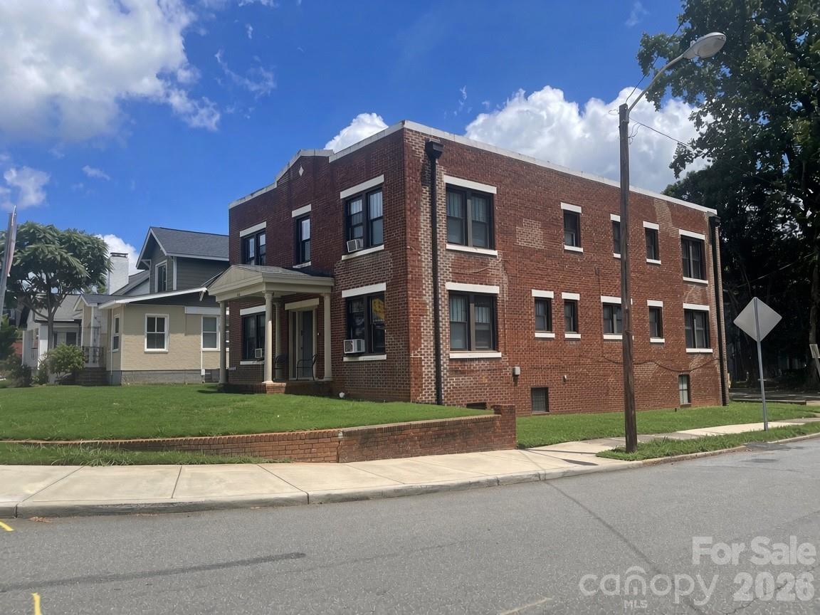 600 Hawthorne Lane
