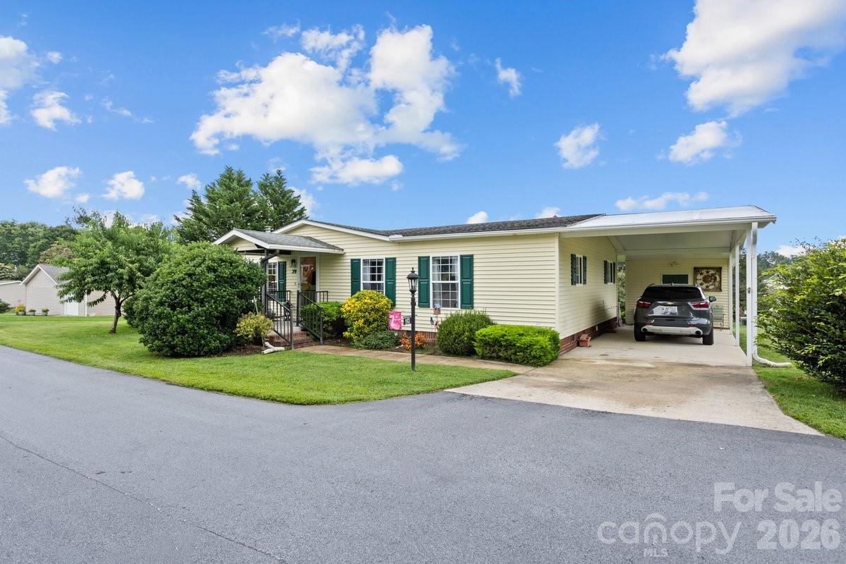 39 Stephanie Lane Unit: 13