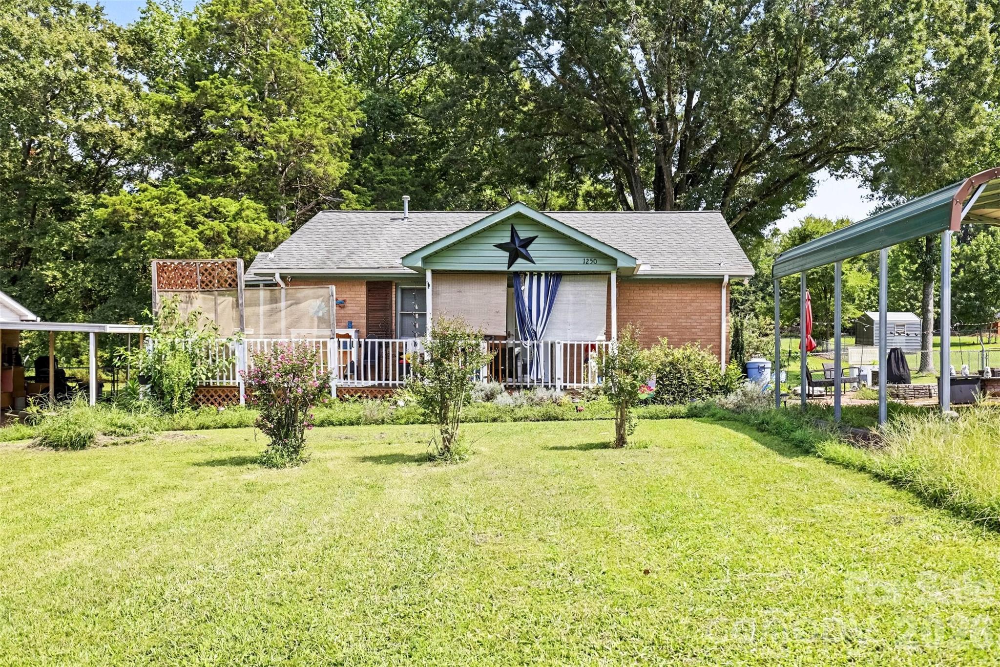 1250 Honeywood Lane