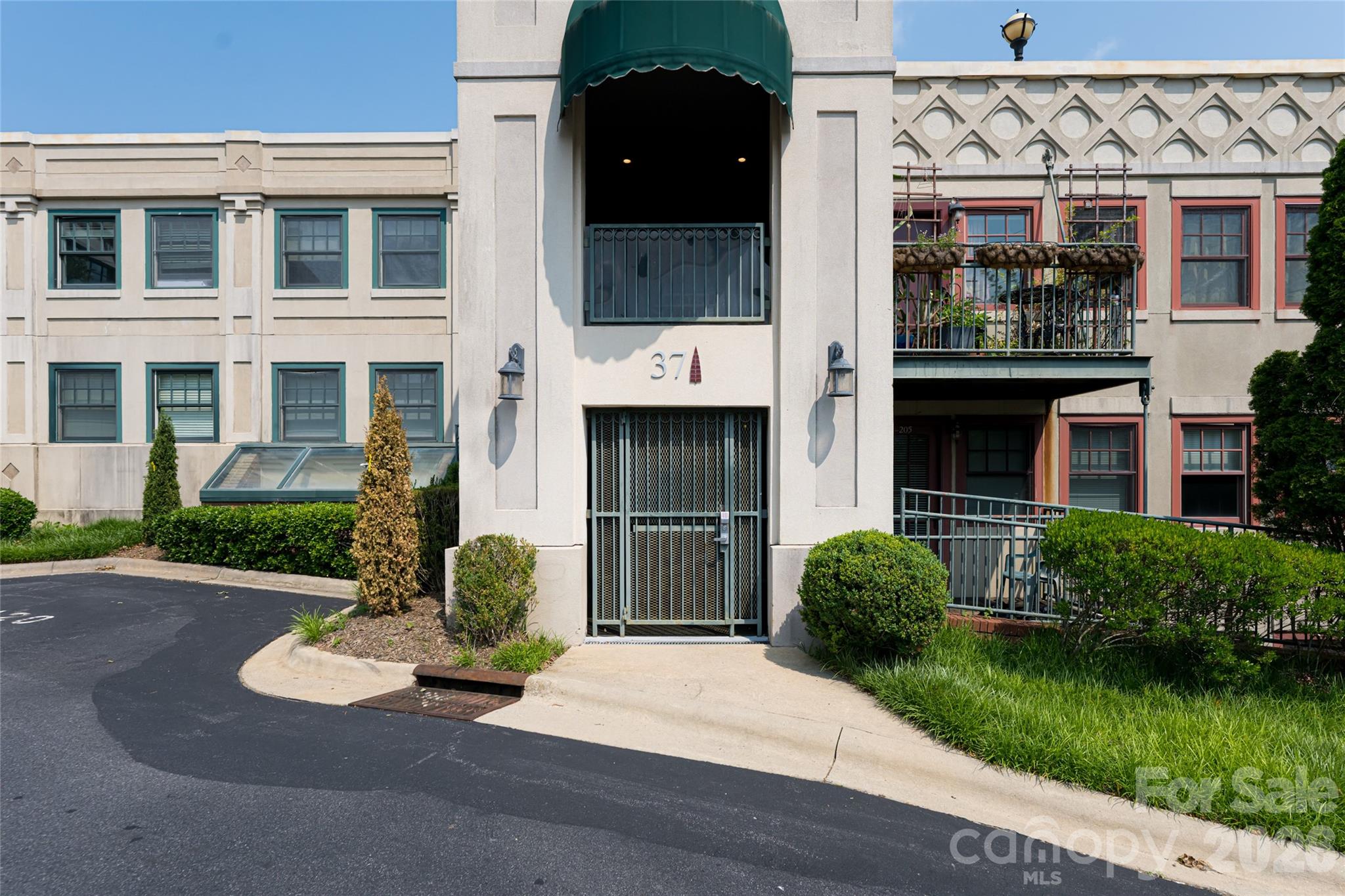 37 Hiawassee Street Unit: W203