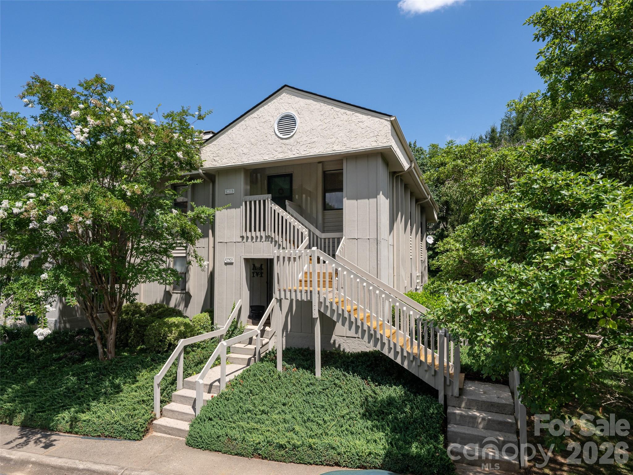 1406 Abbey Circle