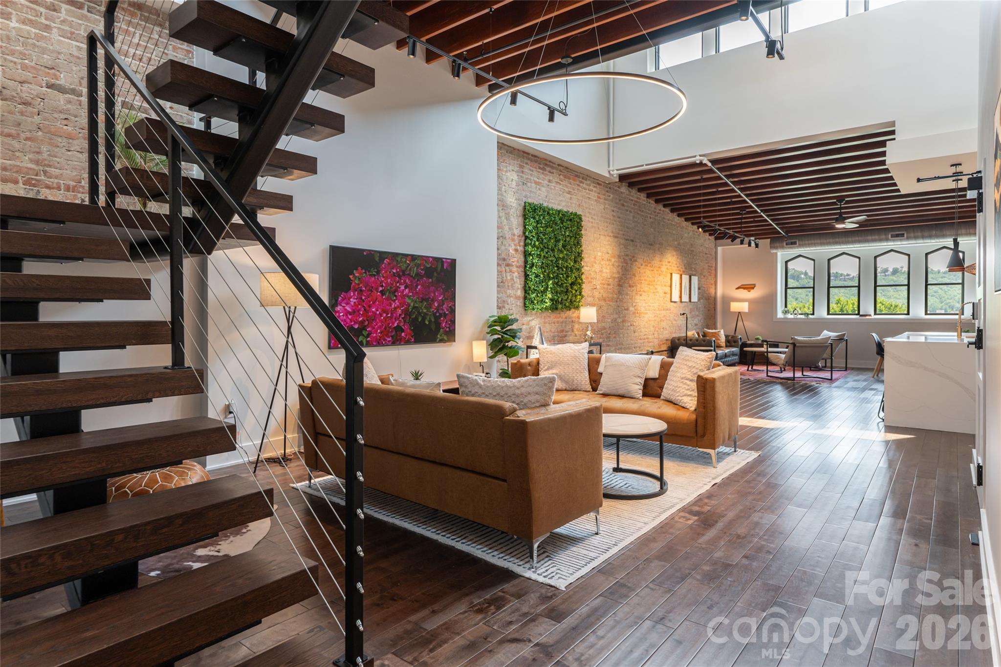 122 College Street Unit: 301