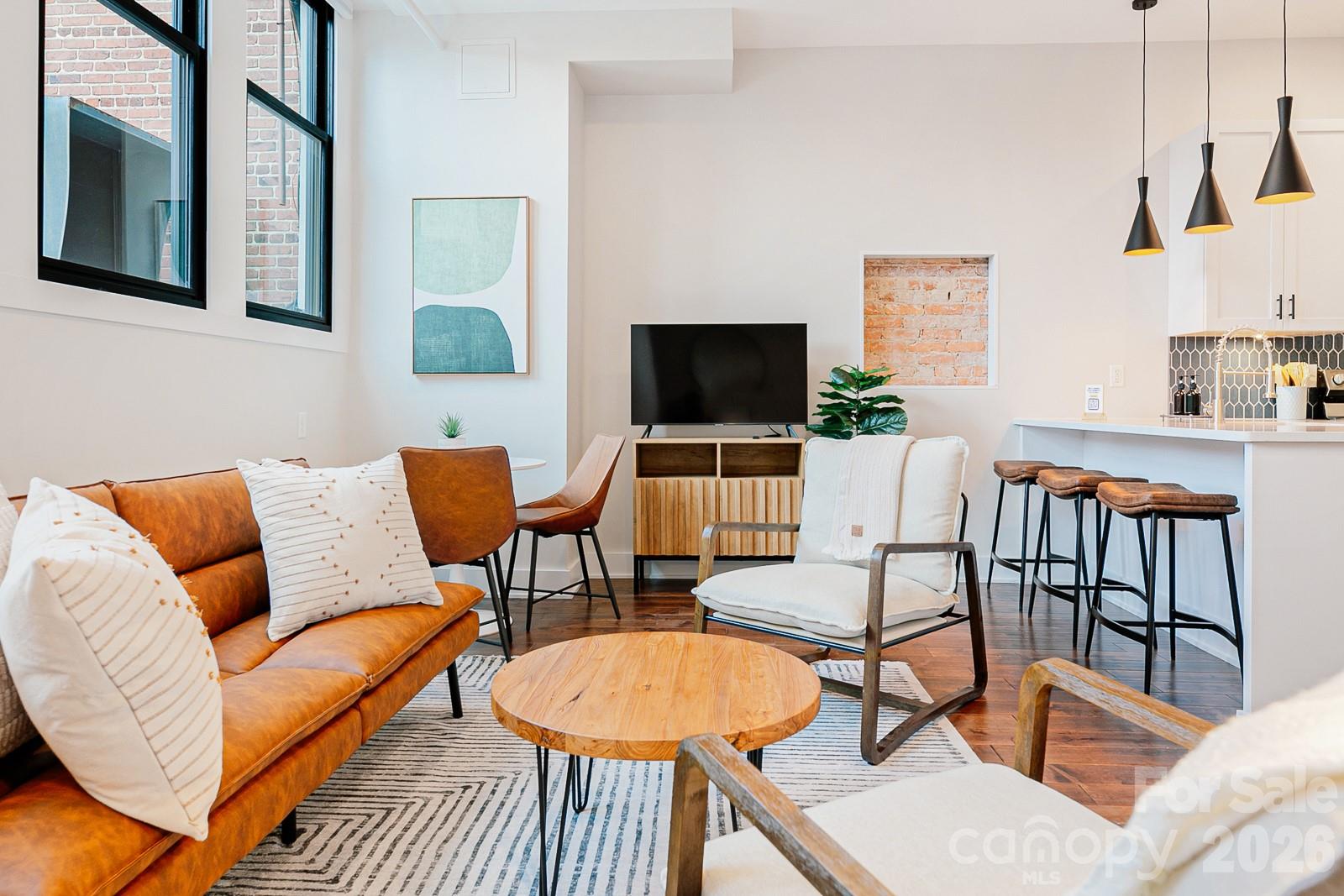 122 College Street Unit: 202