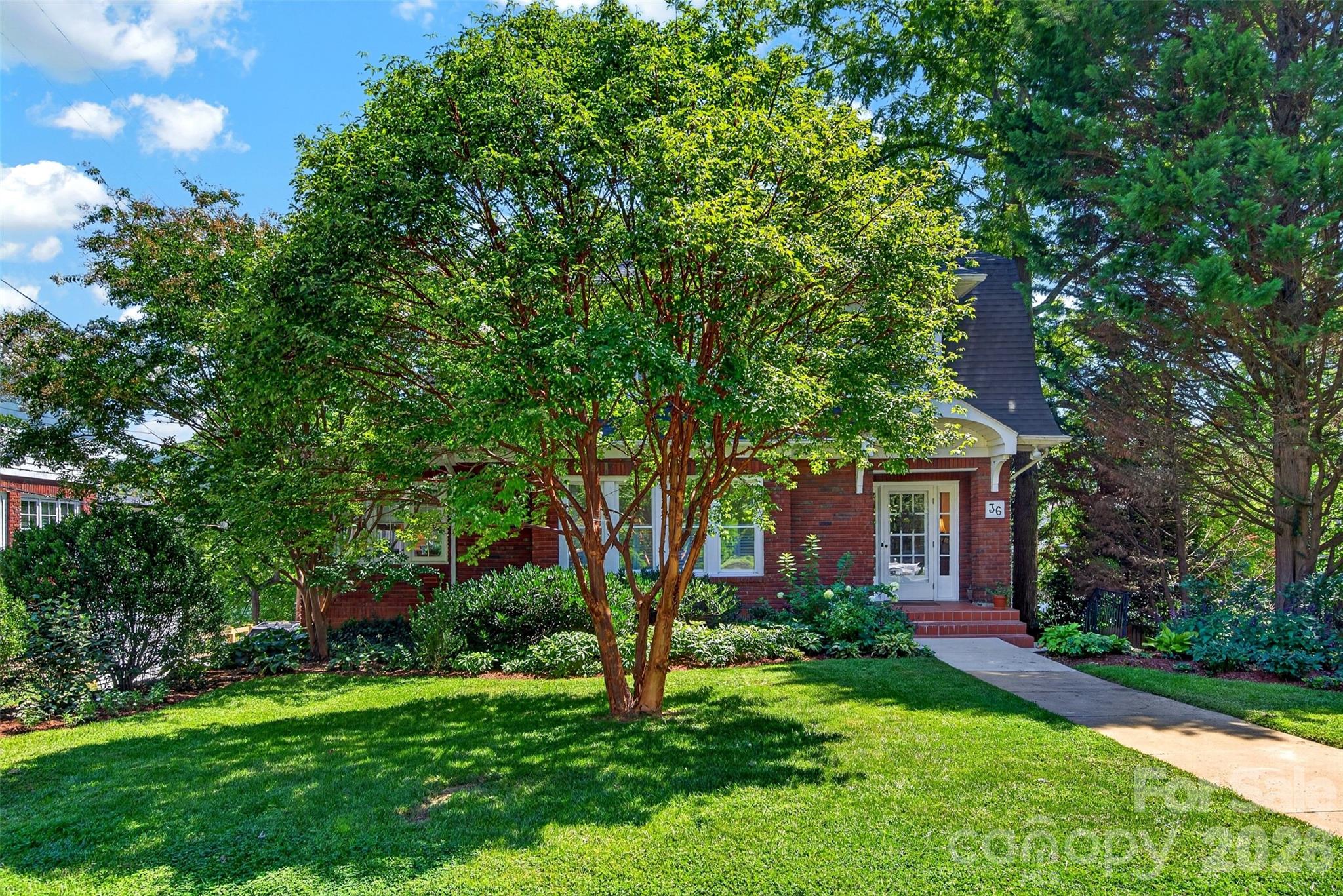 36 Mount Vernon Circle