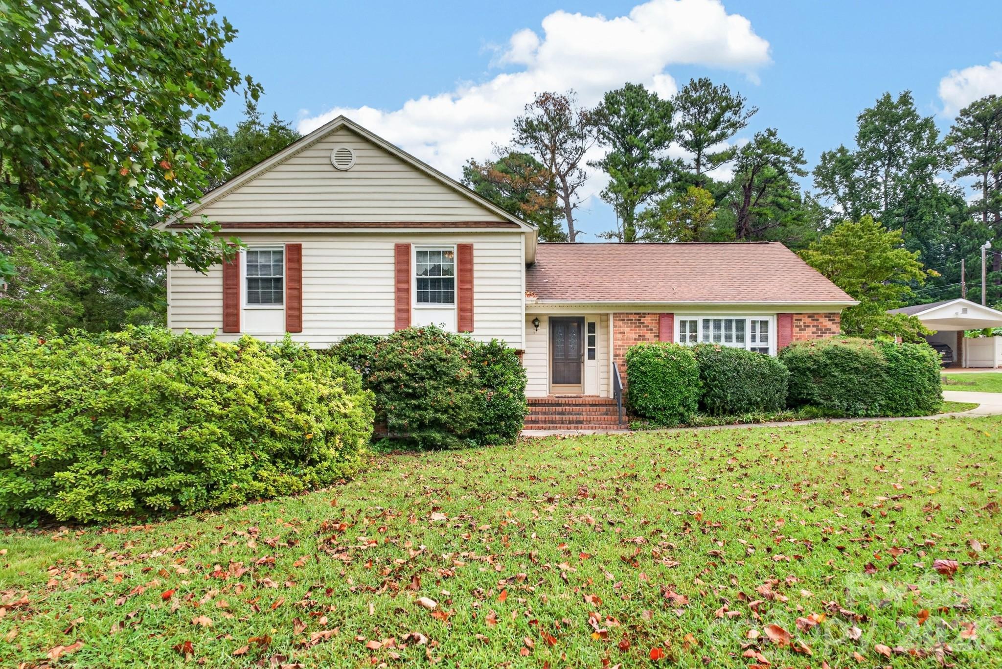 2124 Poinsett Drive