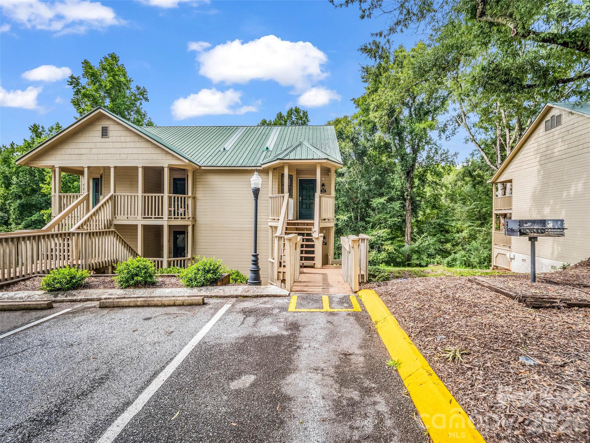160 Whitney Boulevard Unit: 21