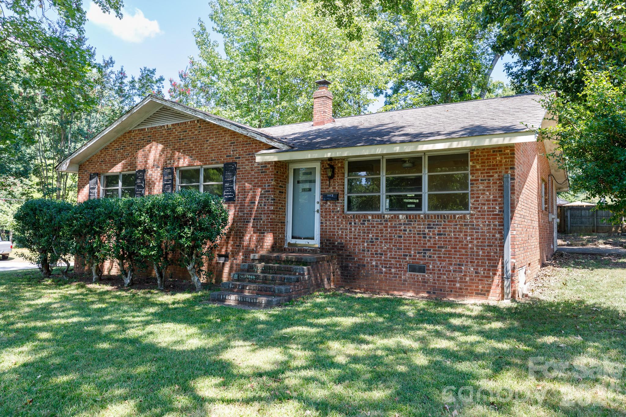 122 W Gregg Street