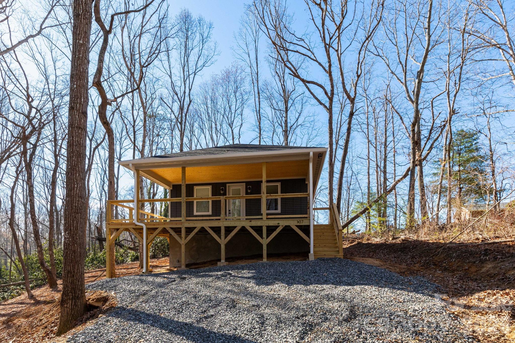 137 E Arbutus Trail