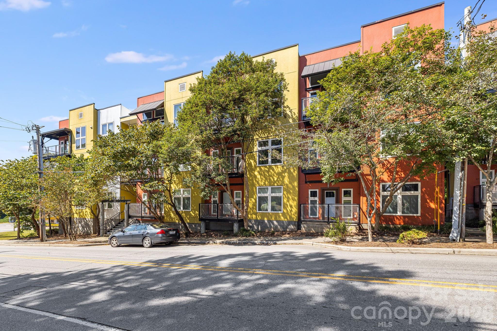 125 Clingman Avenue Unit: 203