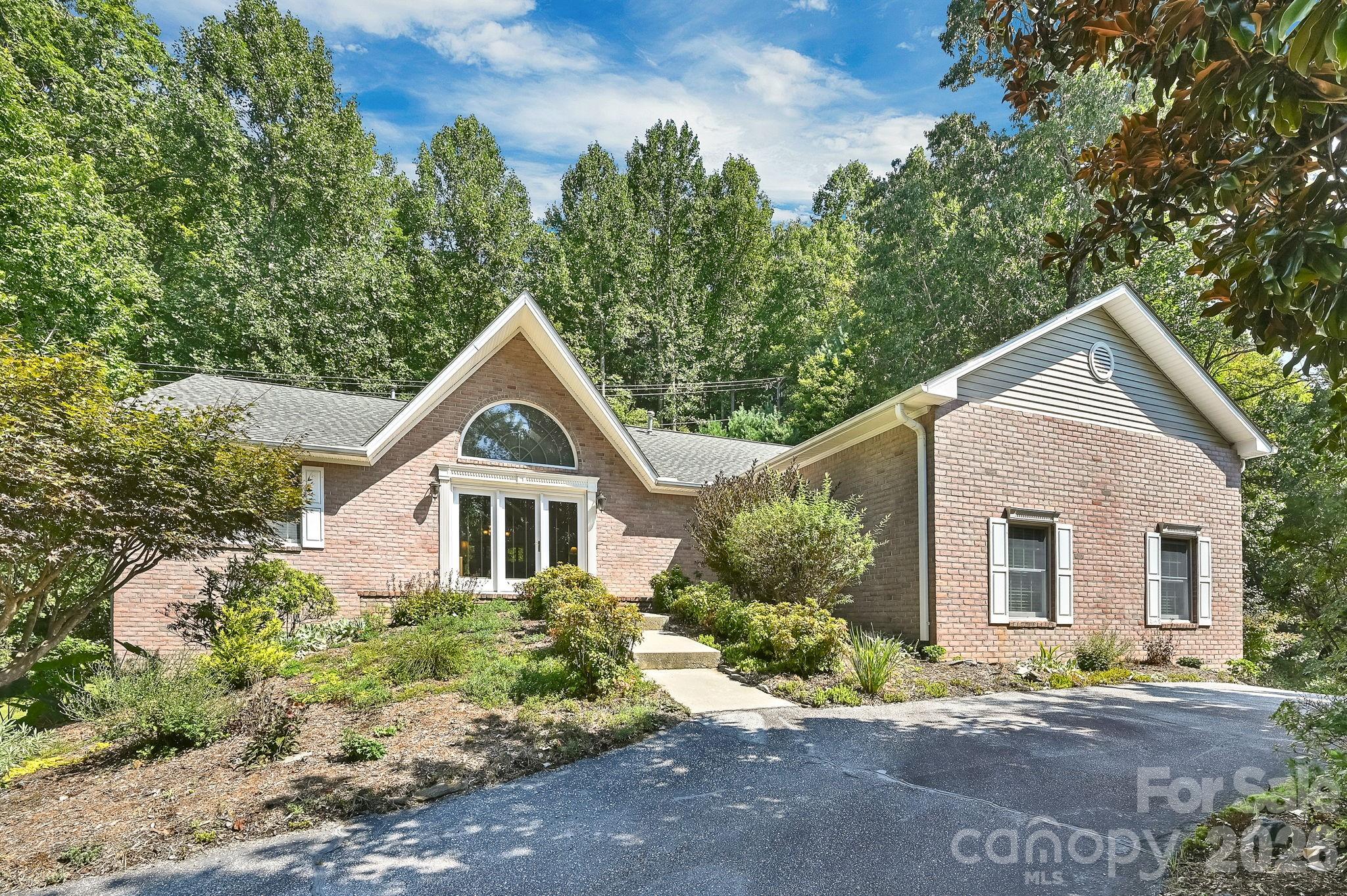 4311 Cove Loop Road