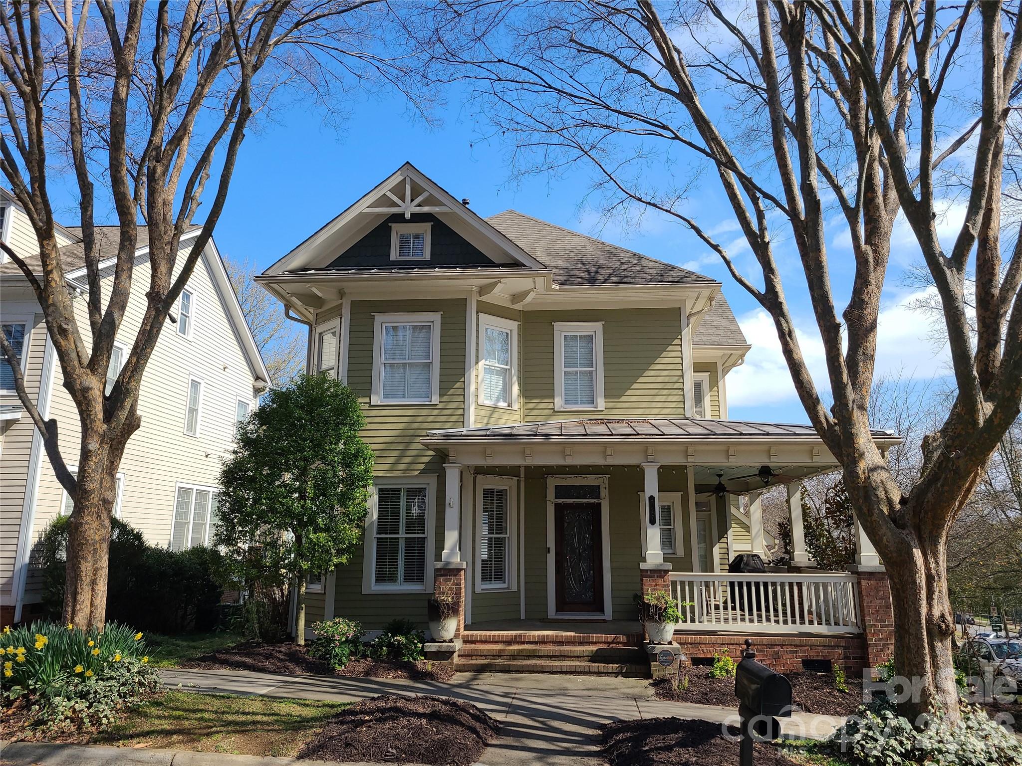 727 E 9th Street