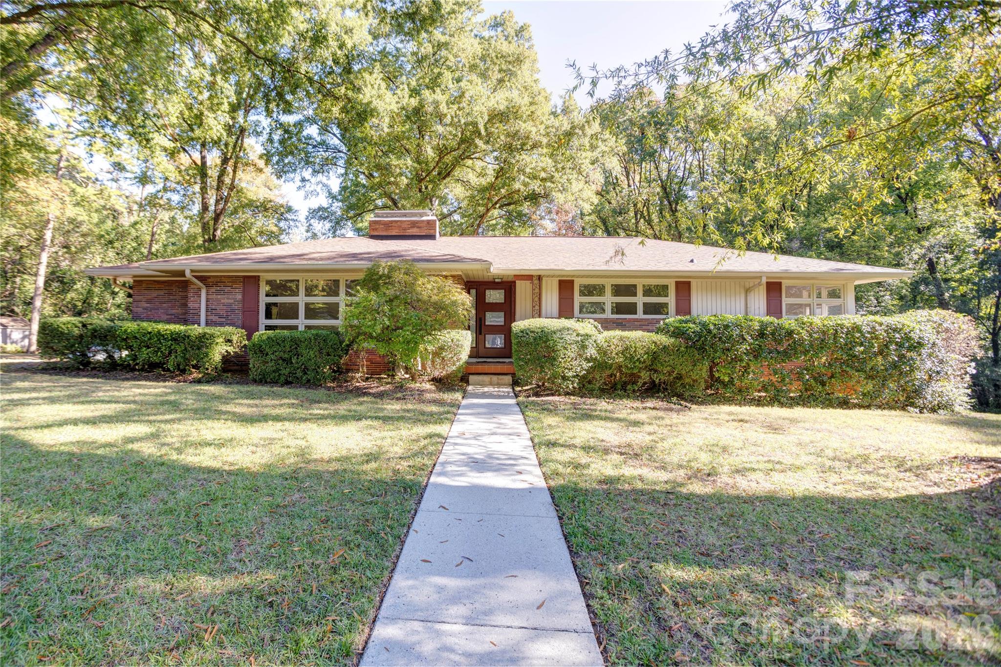 688 Grandview Drive NE