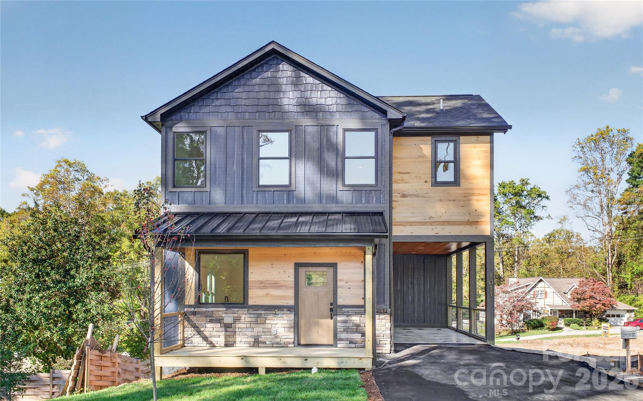 1011 Fassifern Court