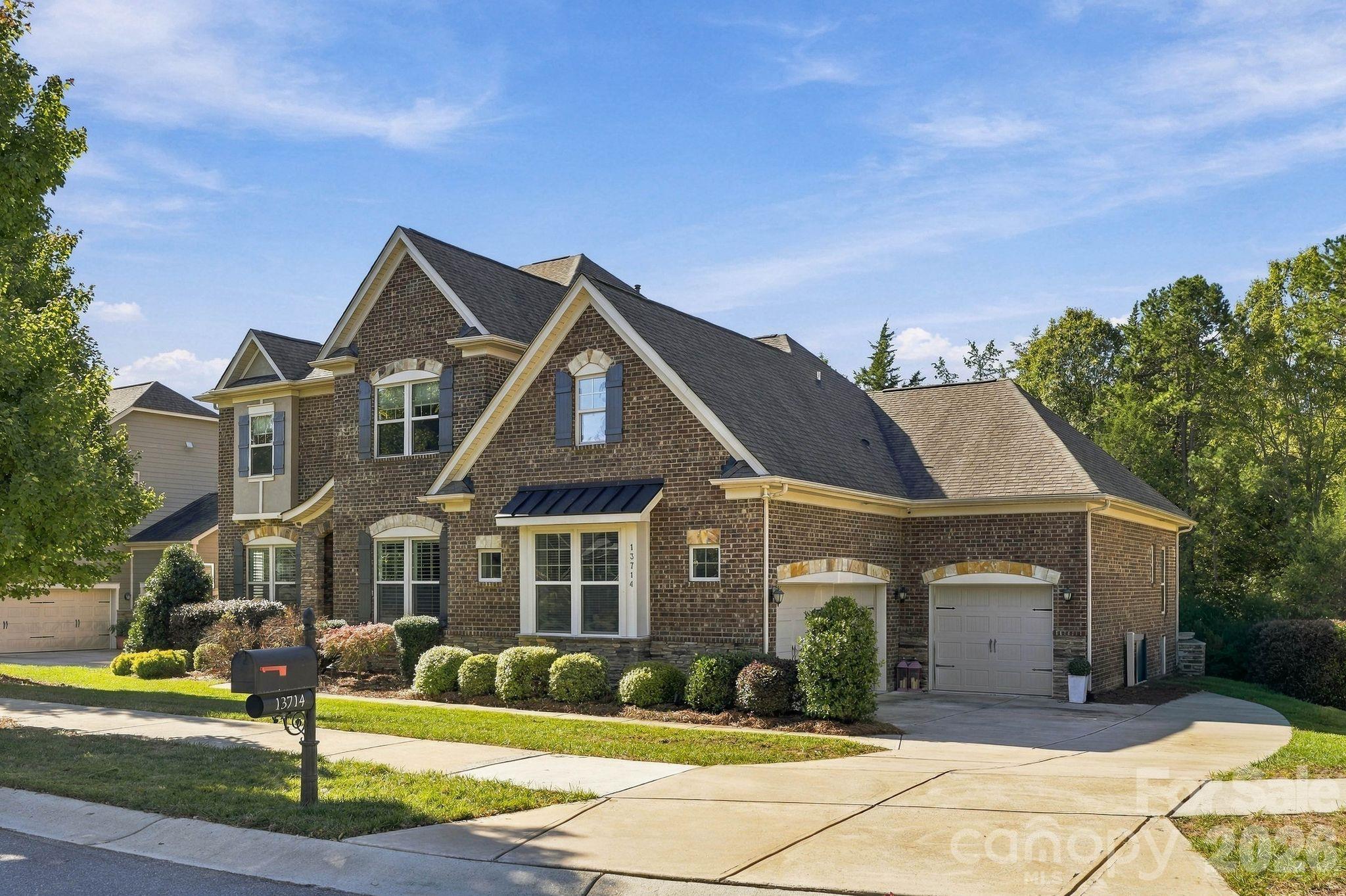 13714 Sunset Bluffs Circle