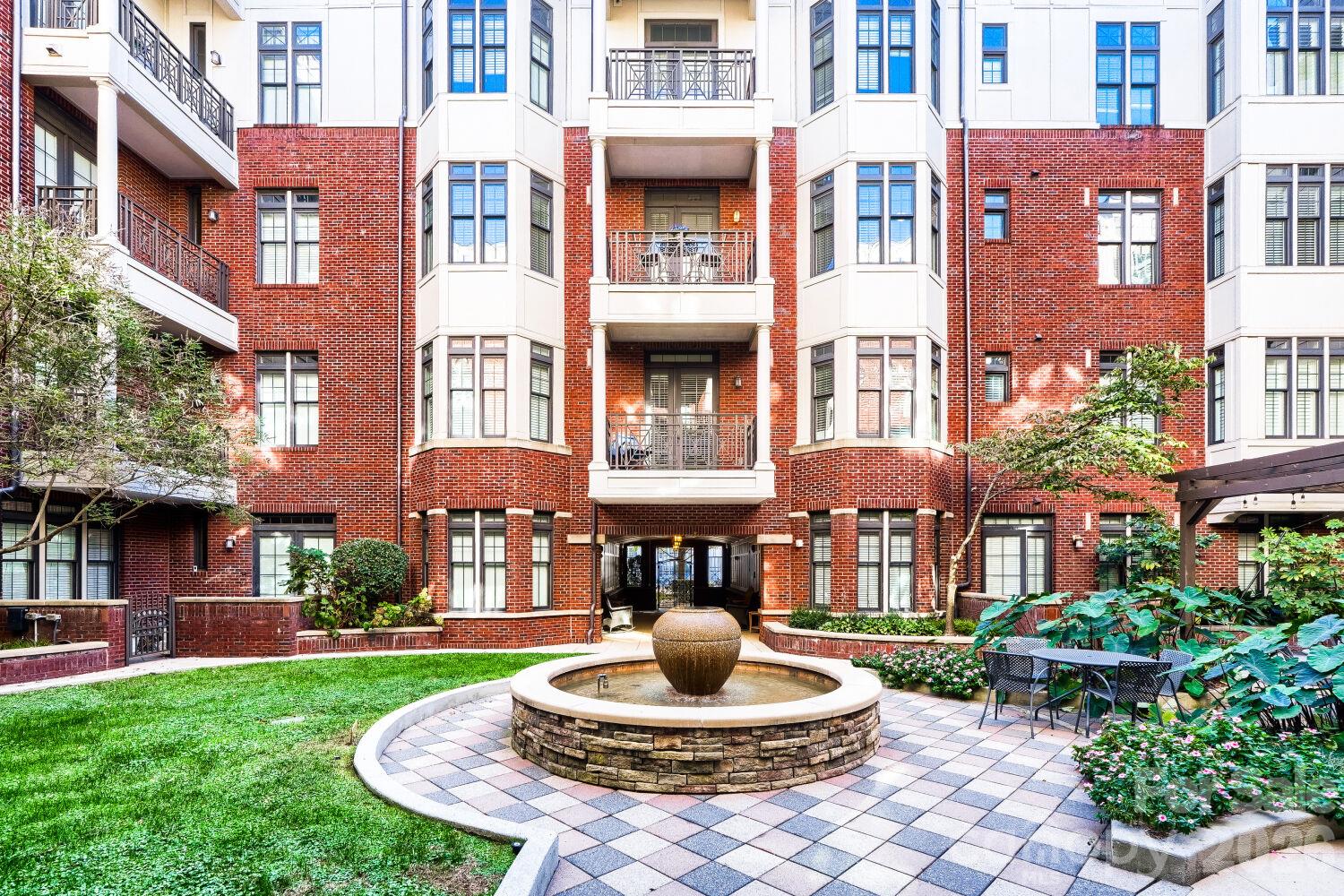 2810 Selwyn Avenue Unit 324