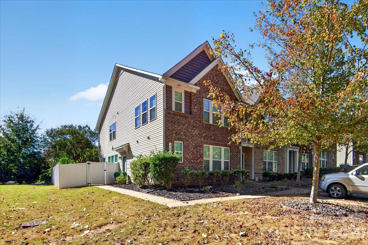 7053 Broughton Lane