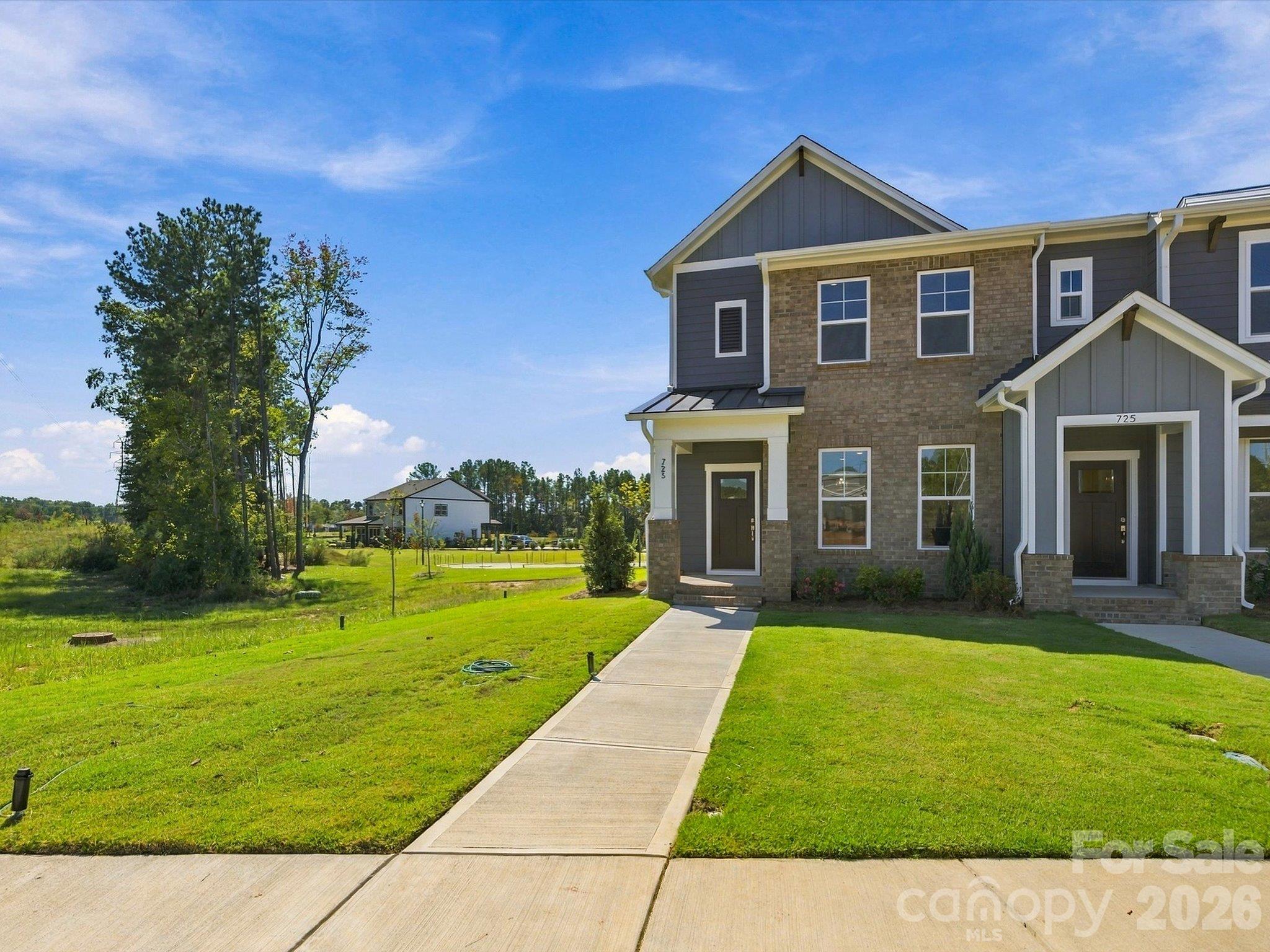 723 Perthwood Street