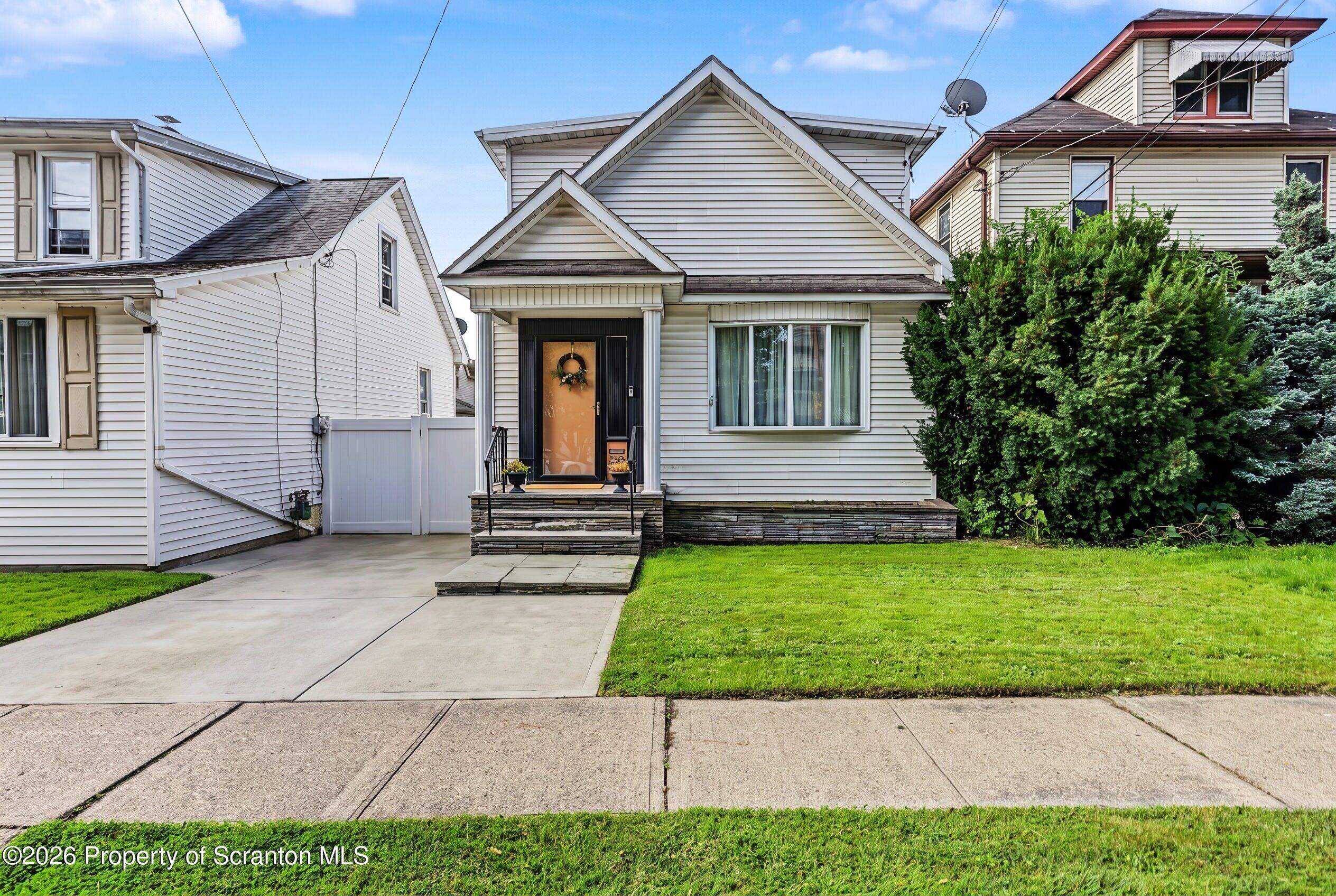 522 Deacon Street