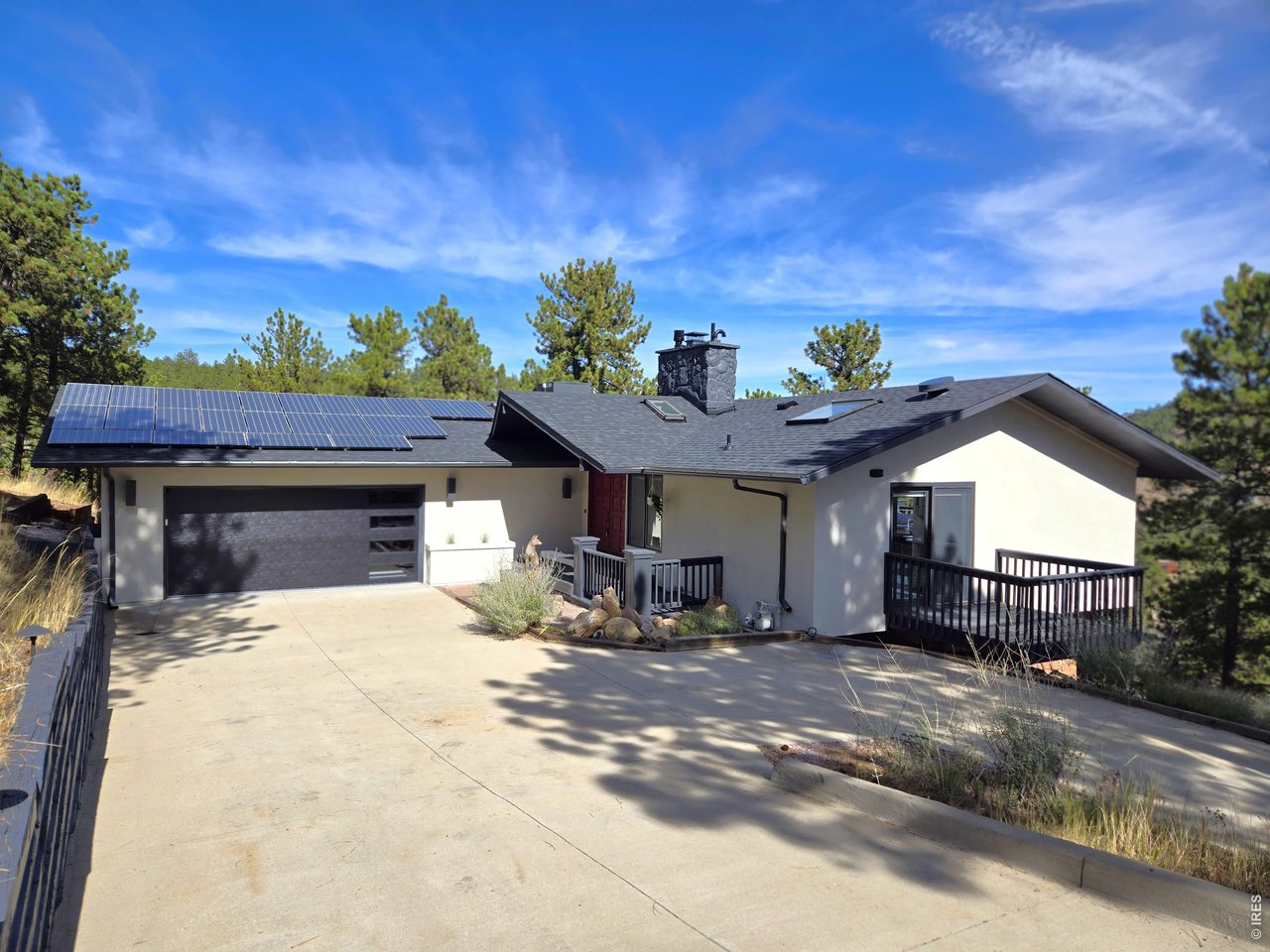 76 Pine Tree Ln