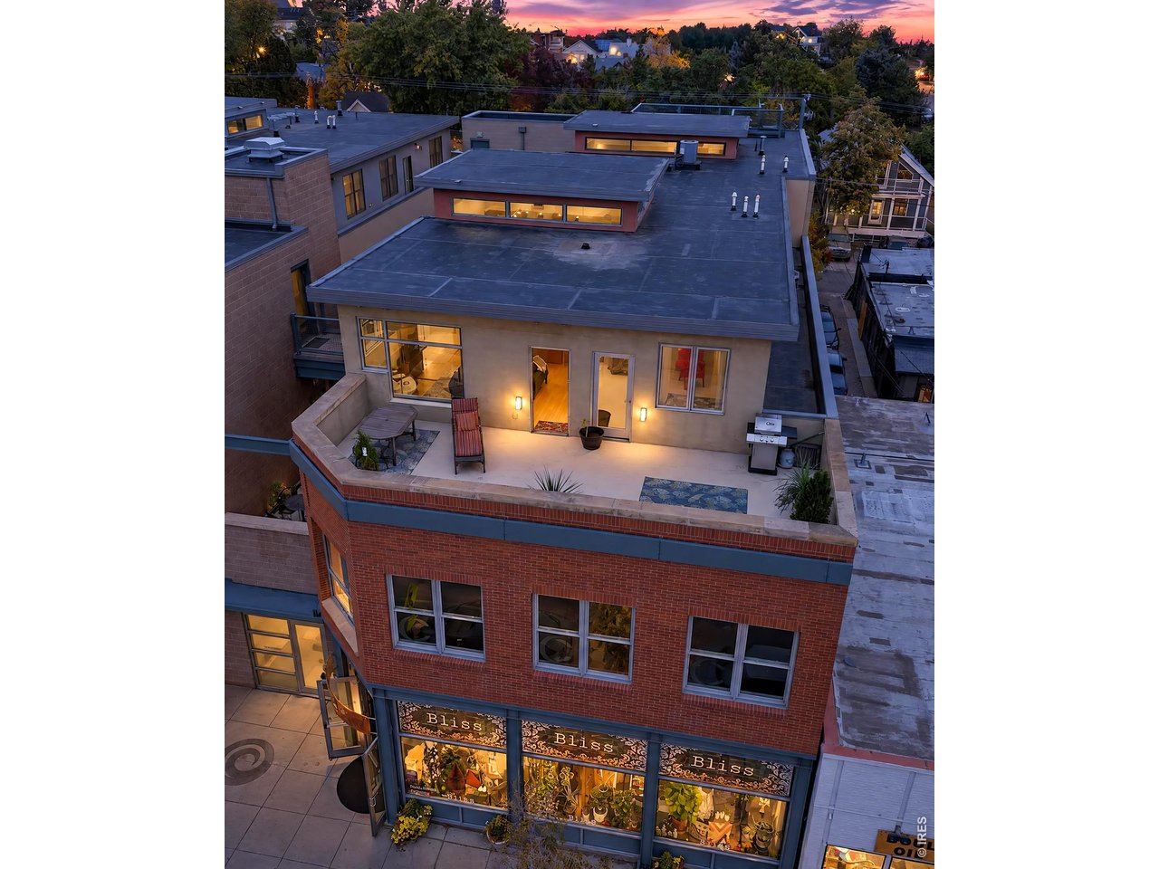 1637 Pearl St 302