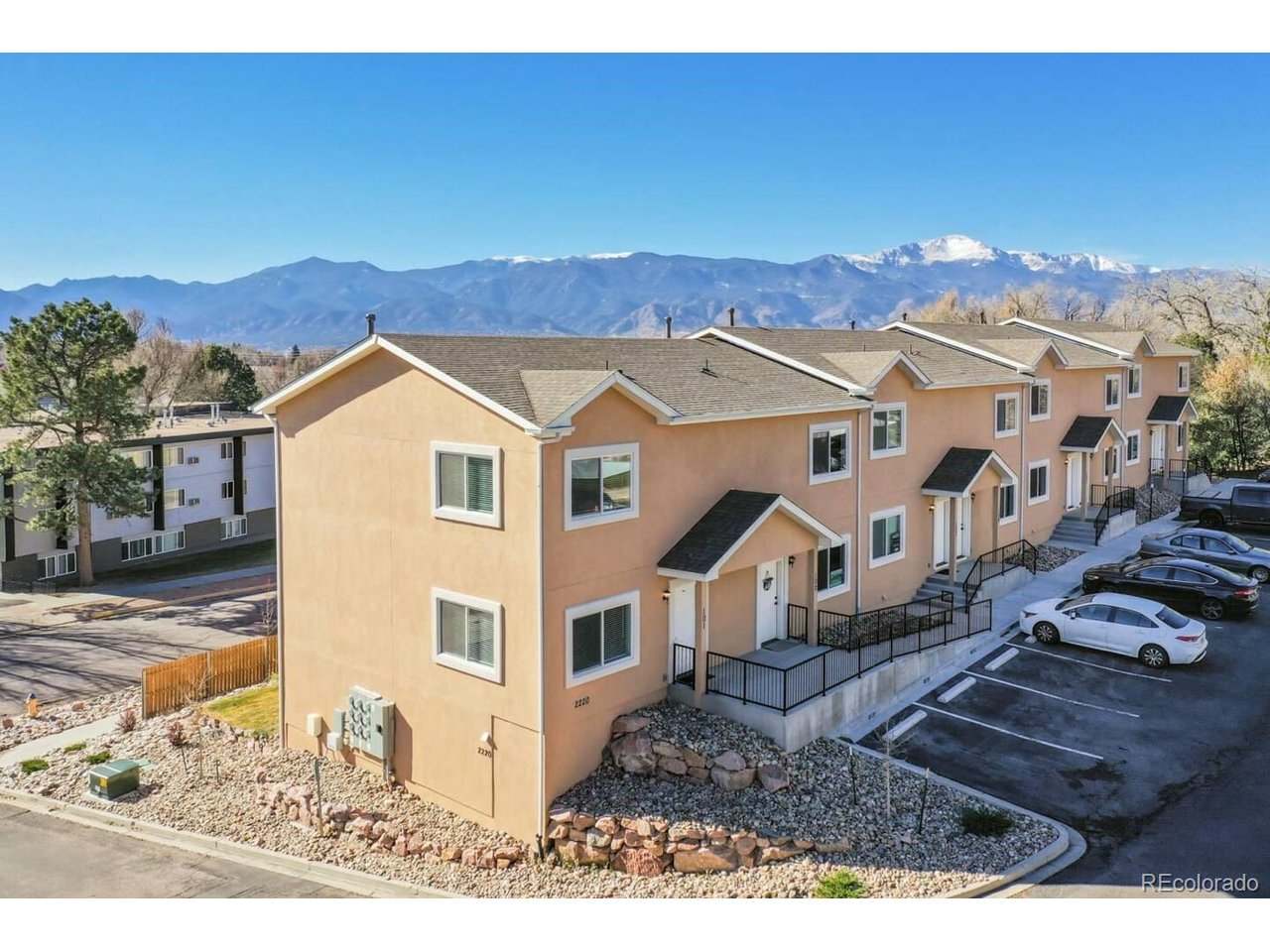 2220 E La Salle St 107