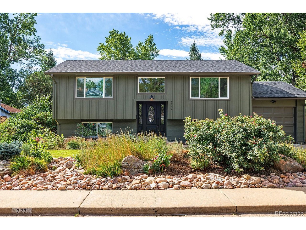 727 Ithaca Dr