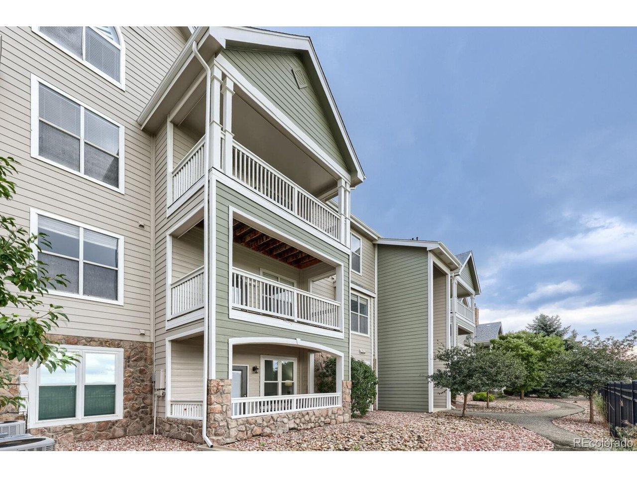 6017 Castlegate Dr W F26