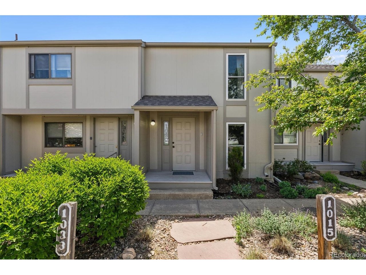 1039 E Moorhead Cir