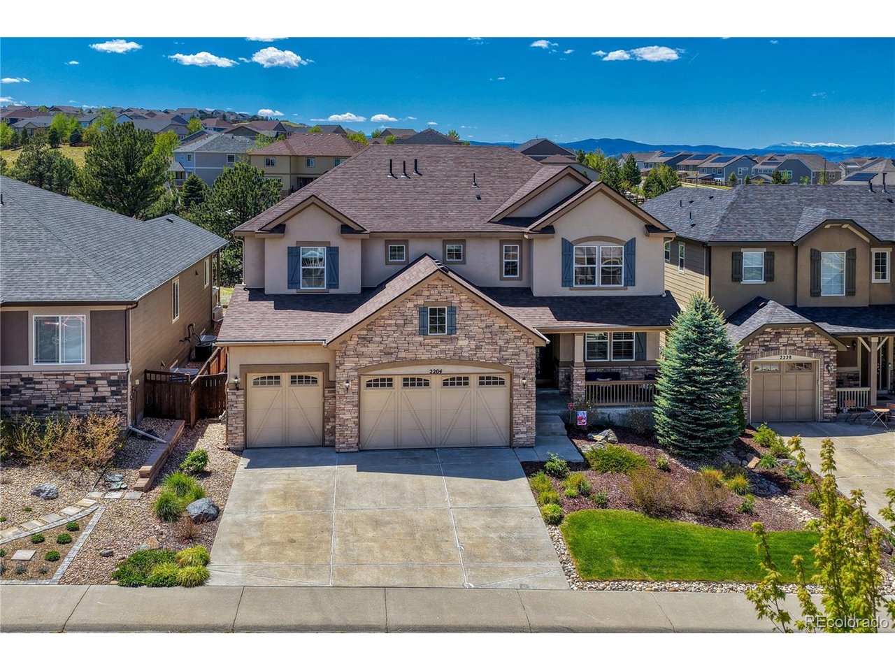 2204 Treetop Dr