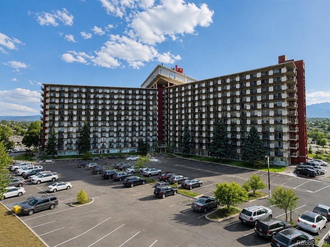 411 Lakewood Cir A610