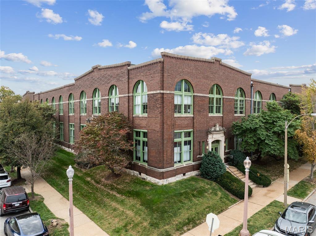 4242 Laclede Avenue Unit: 106